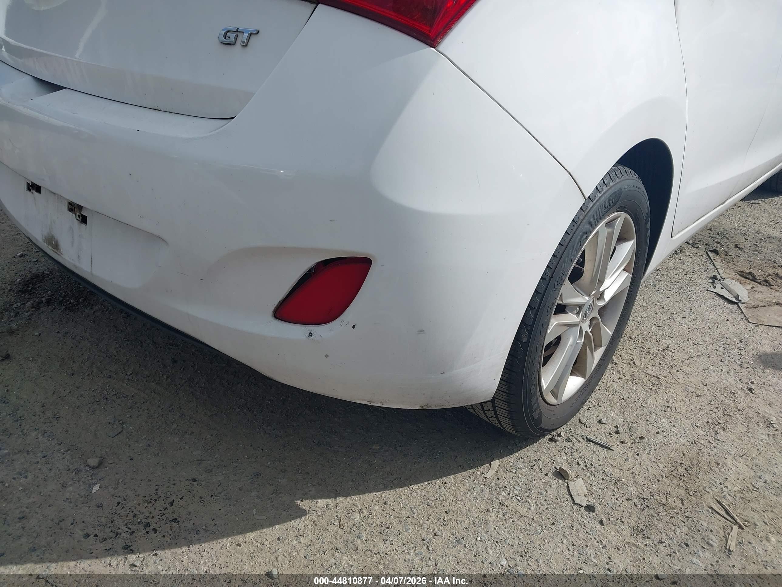 HYUNDAI ELANTRA image 6