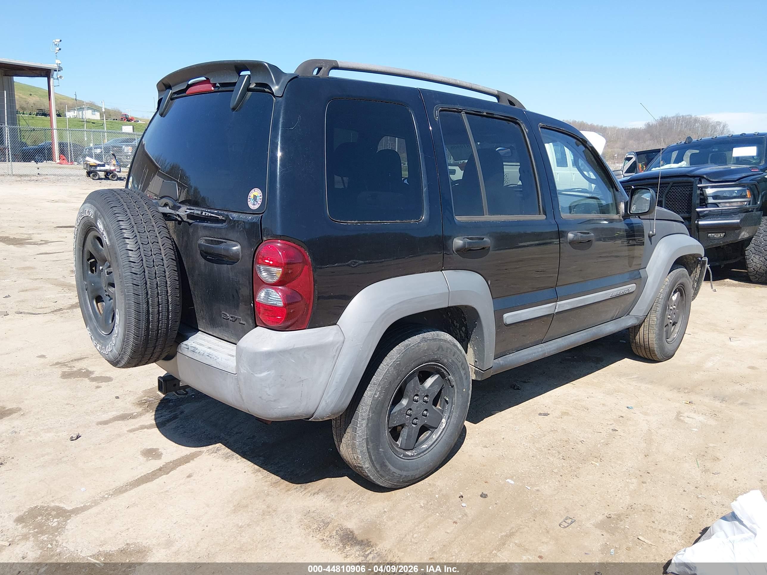 JEEP LIBERTY image 4