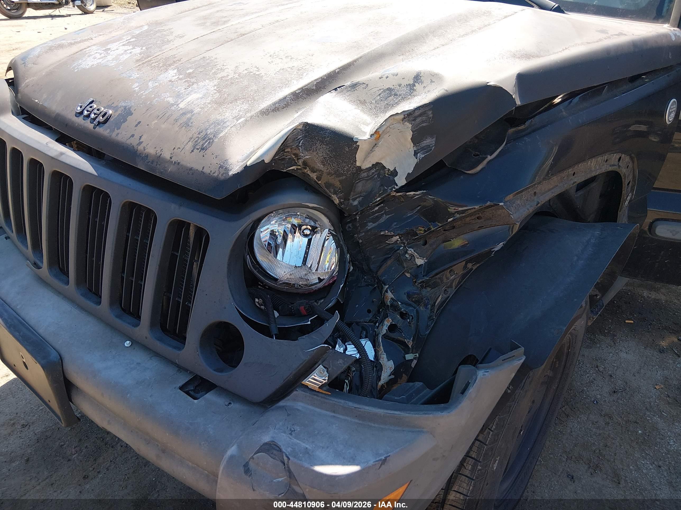 JEEP LIBERTY image 6