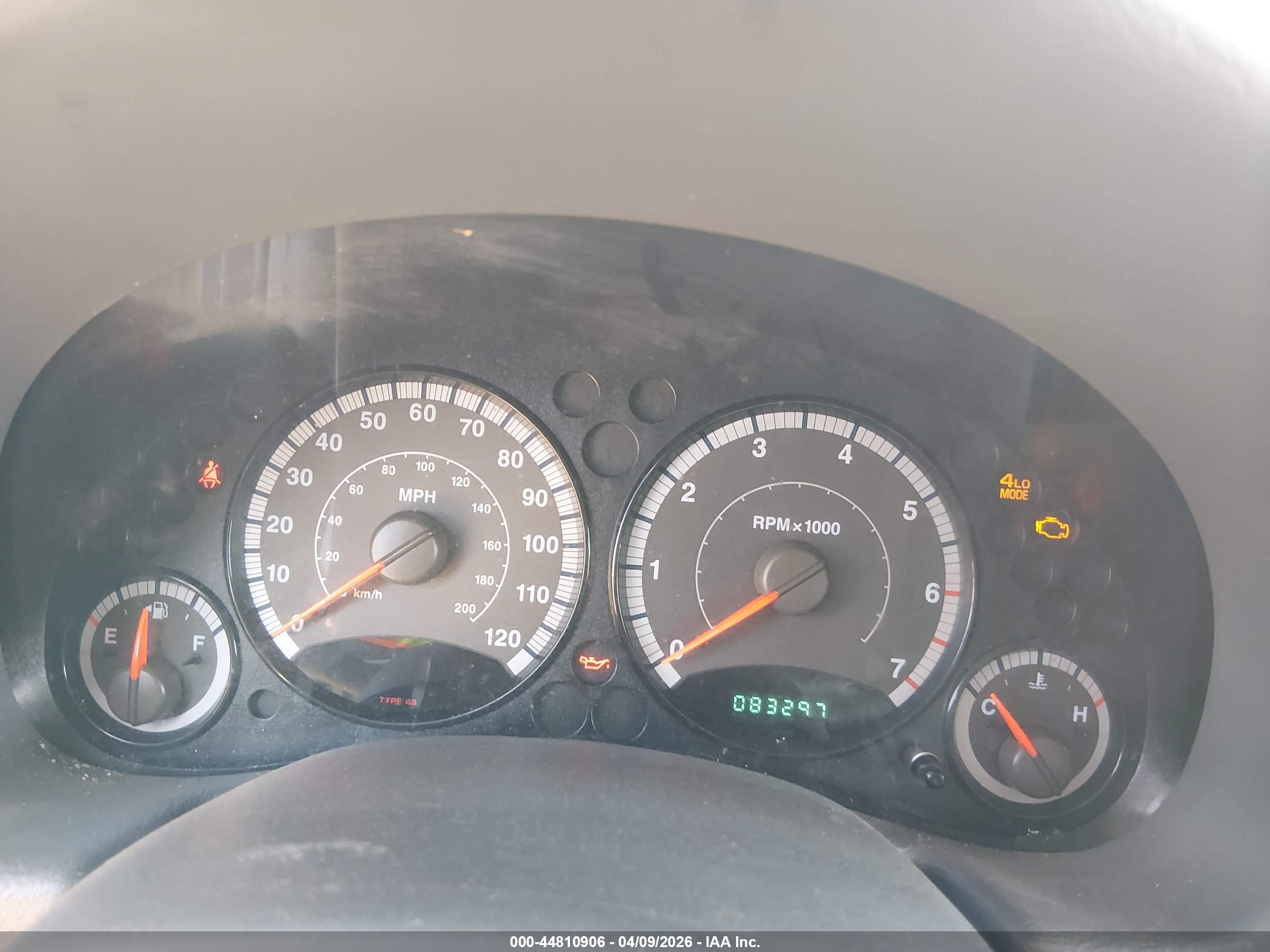 JEEP LIBERTY image 7