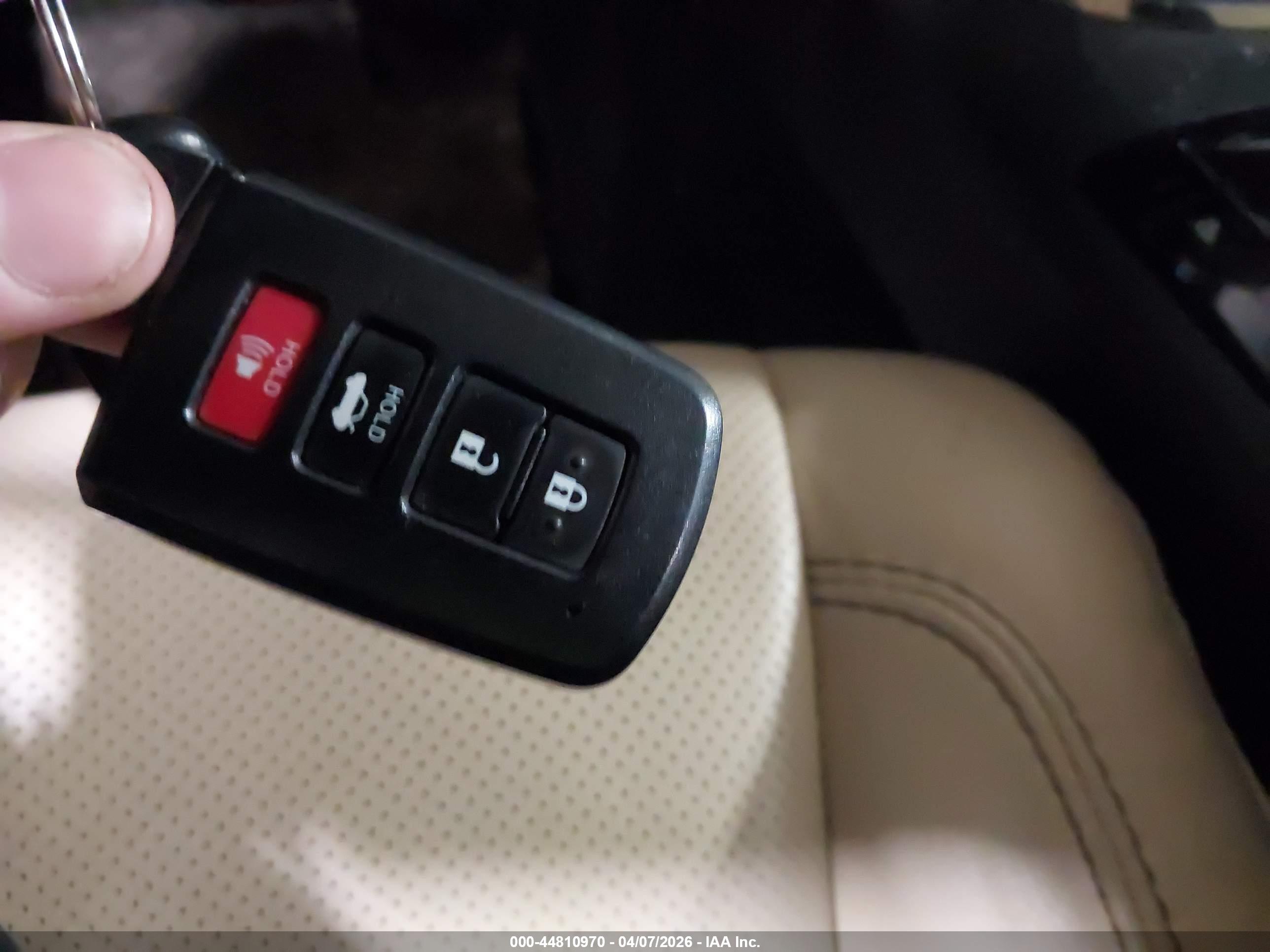 TOYOTA AVALON image 11