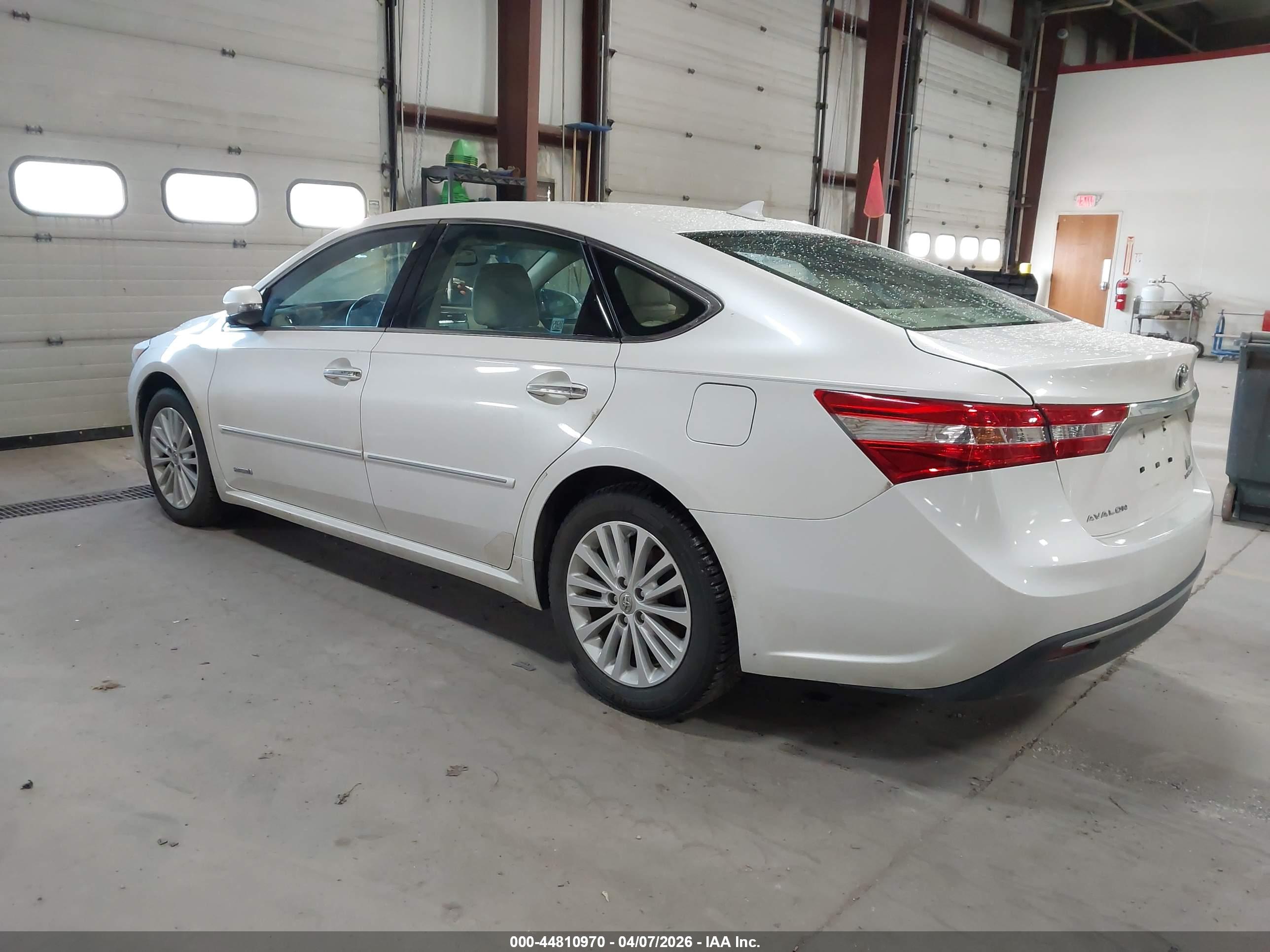 TOYOTA AVALON image 3