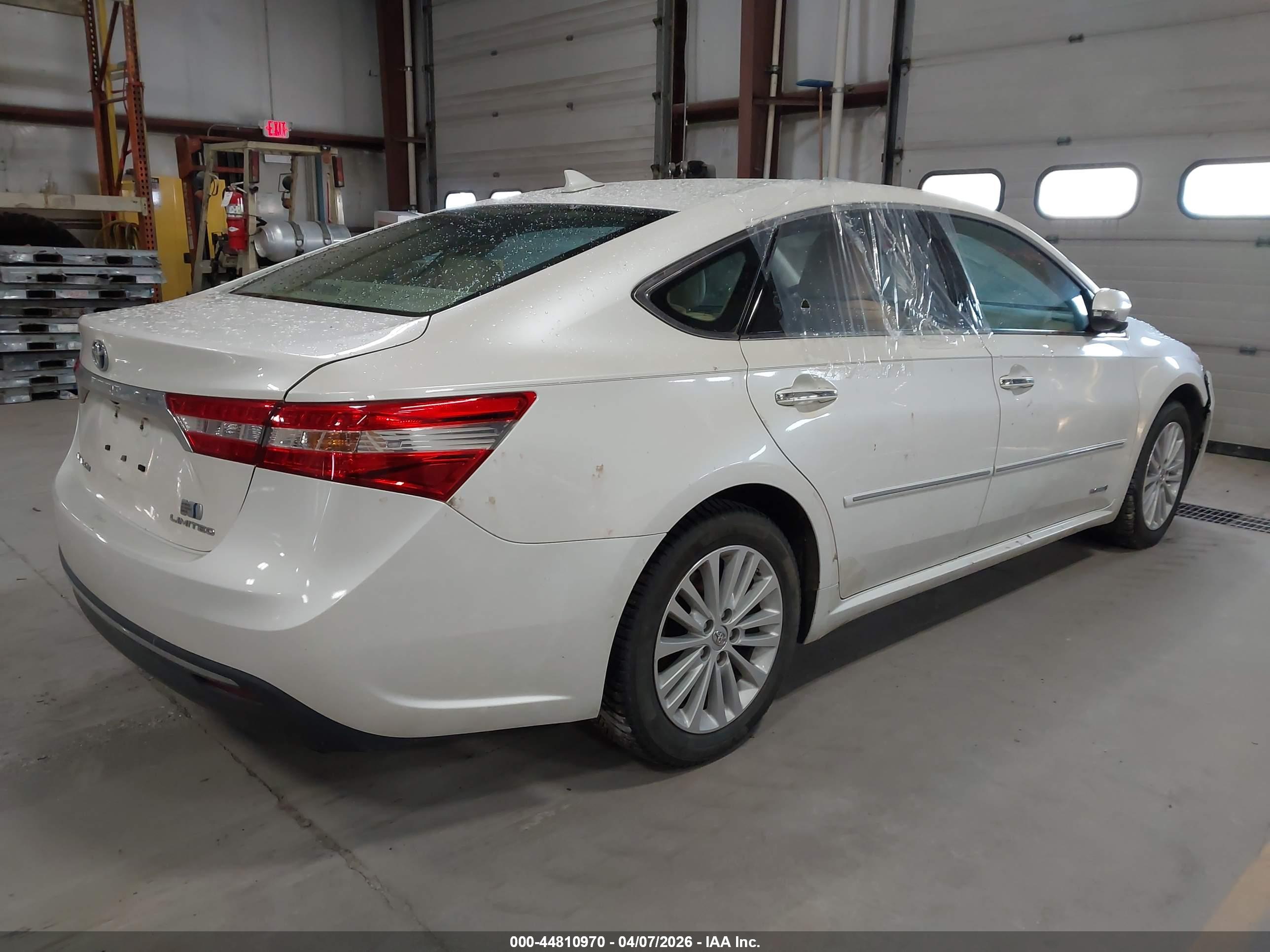 TOYOTA AVALON image 4