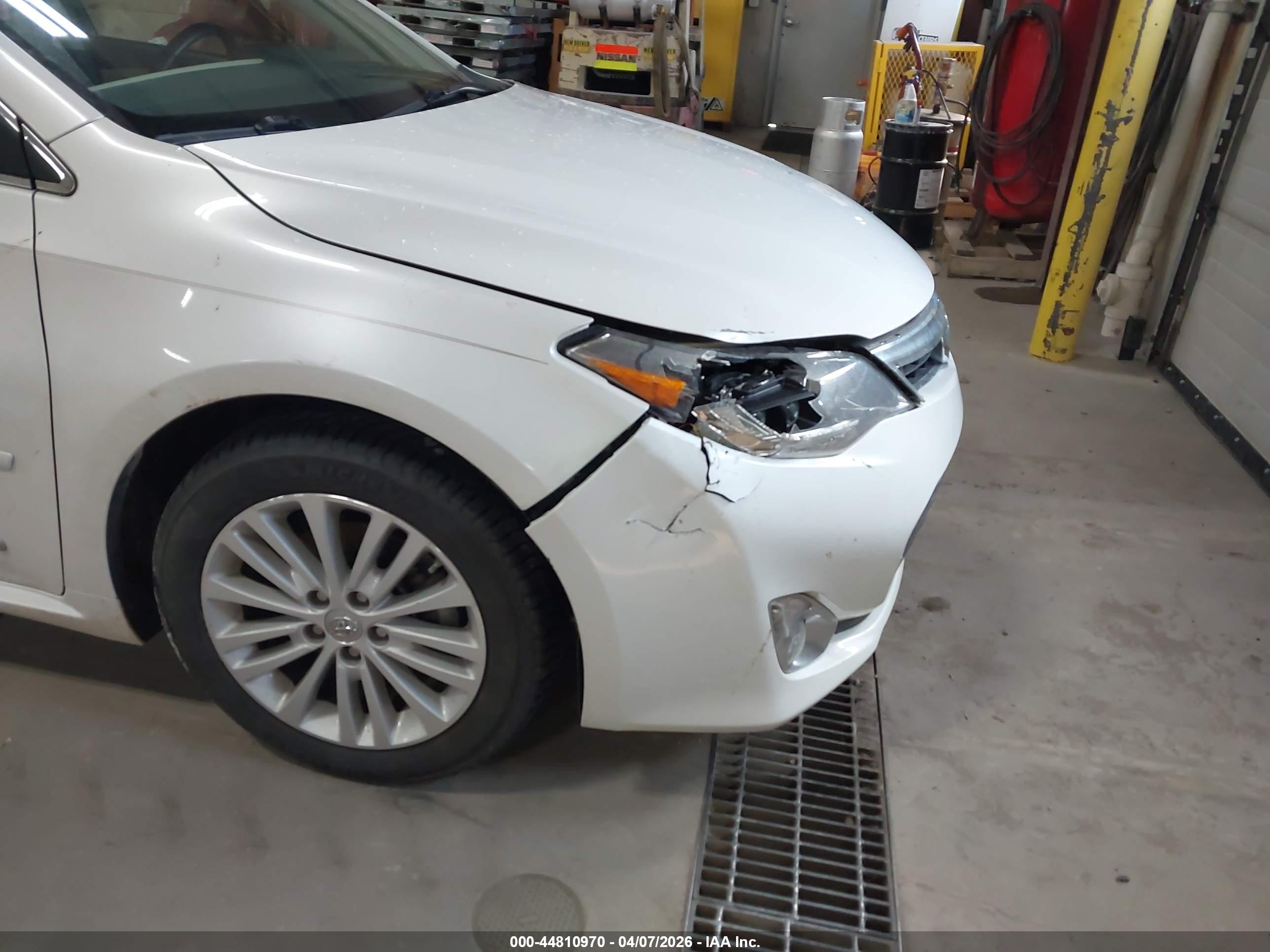 TOYOTA AVALON image 6