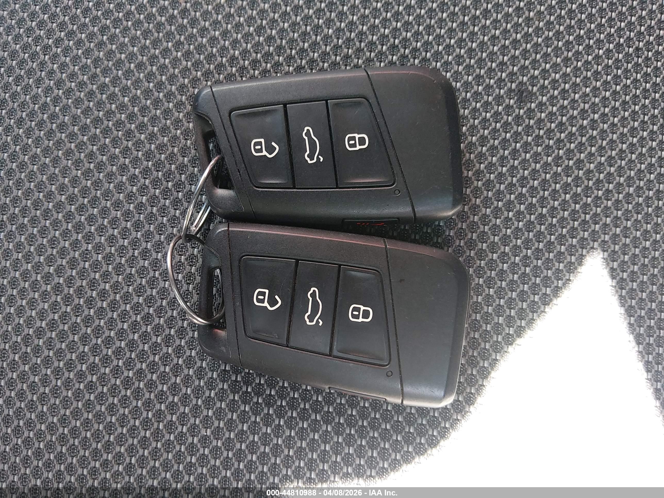 VOLKSWAGEN TAOS image 11