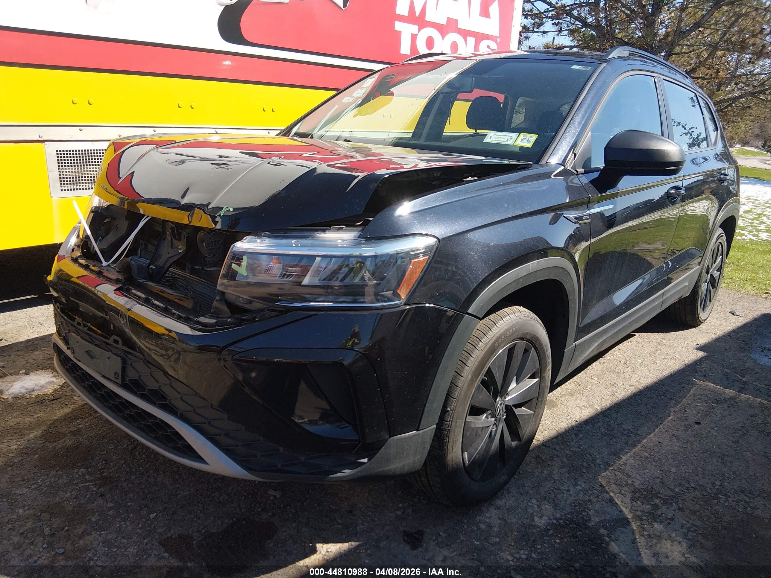 VOLKSWAGEN TAOS image 2
