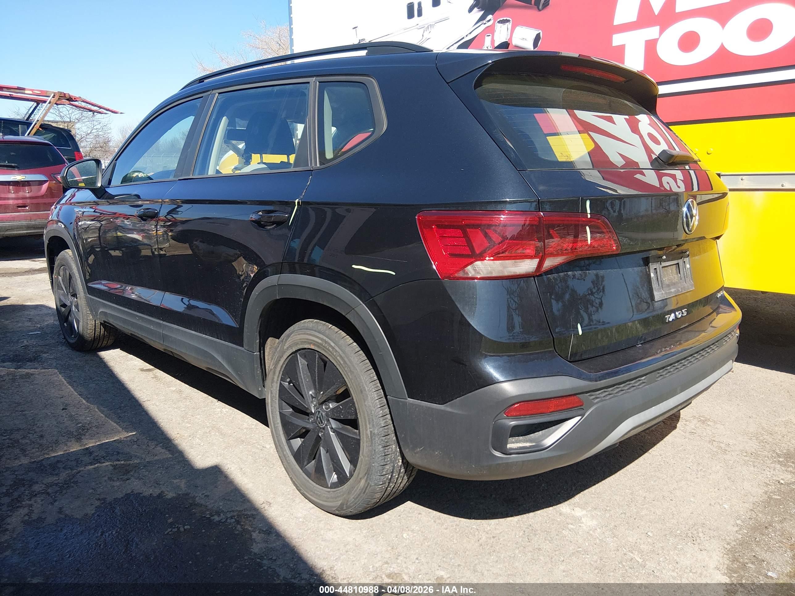 VOLKSWAGEN TAOS image 3