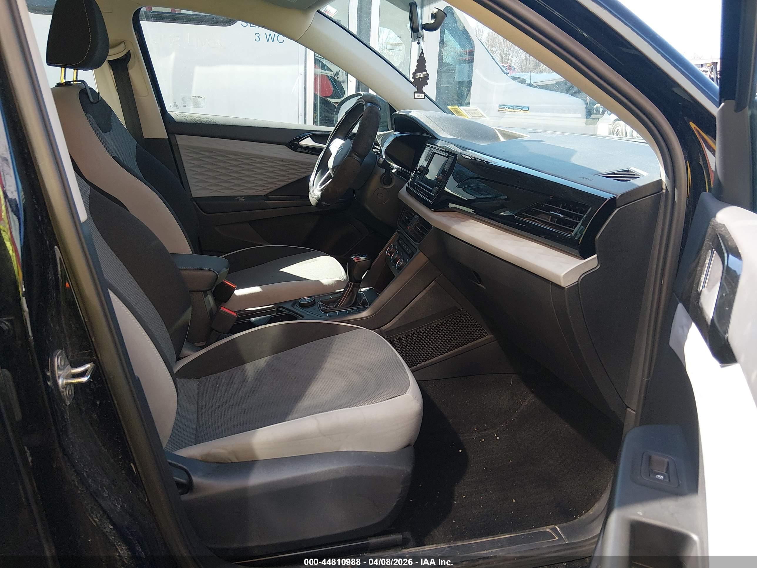 VOLKSWAGEN TAOS image 5