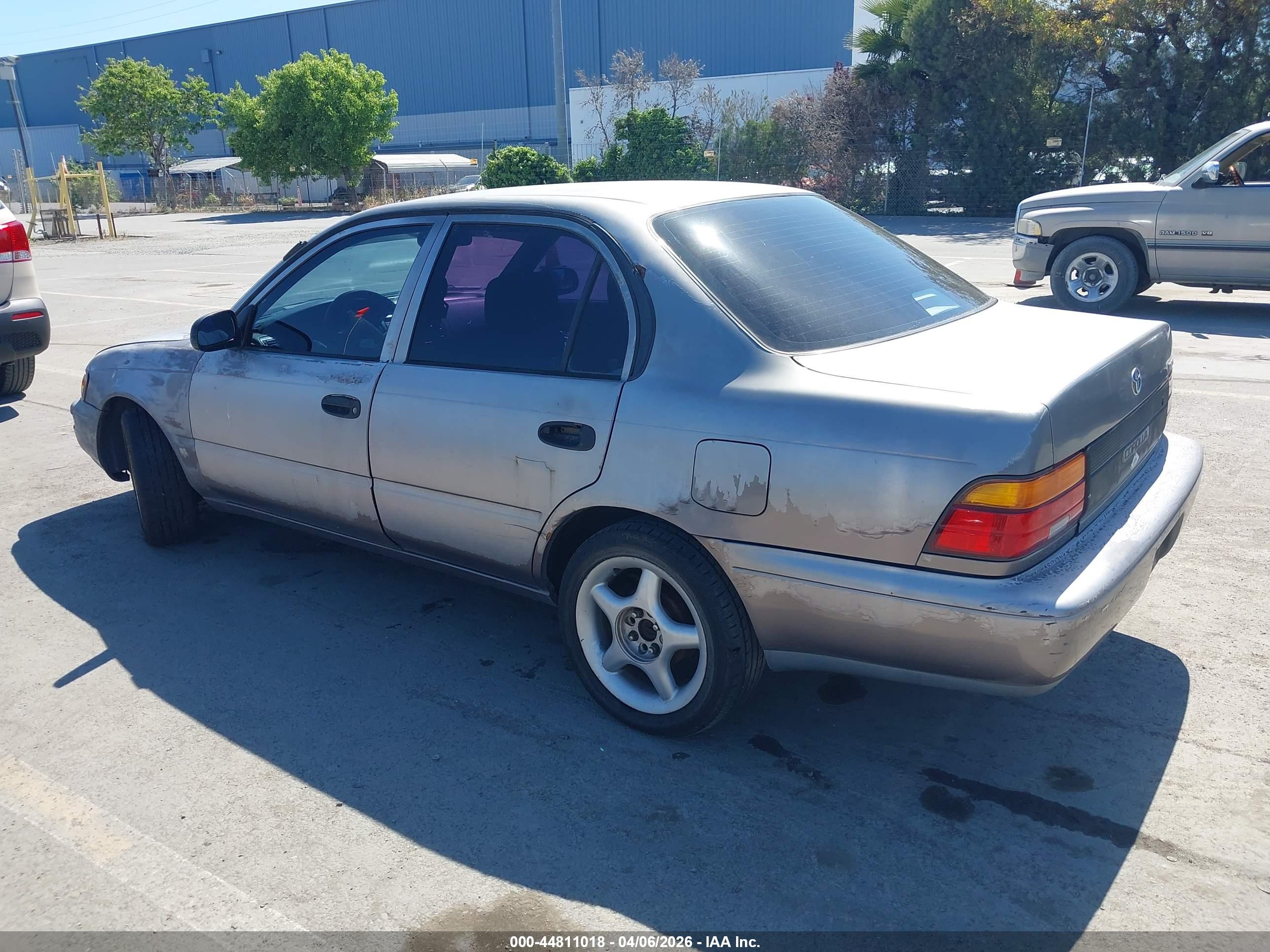 TOYOTA COROLLA image 3