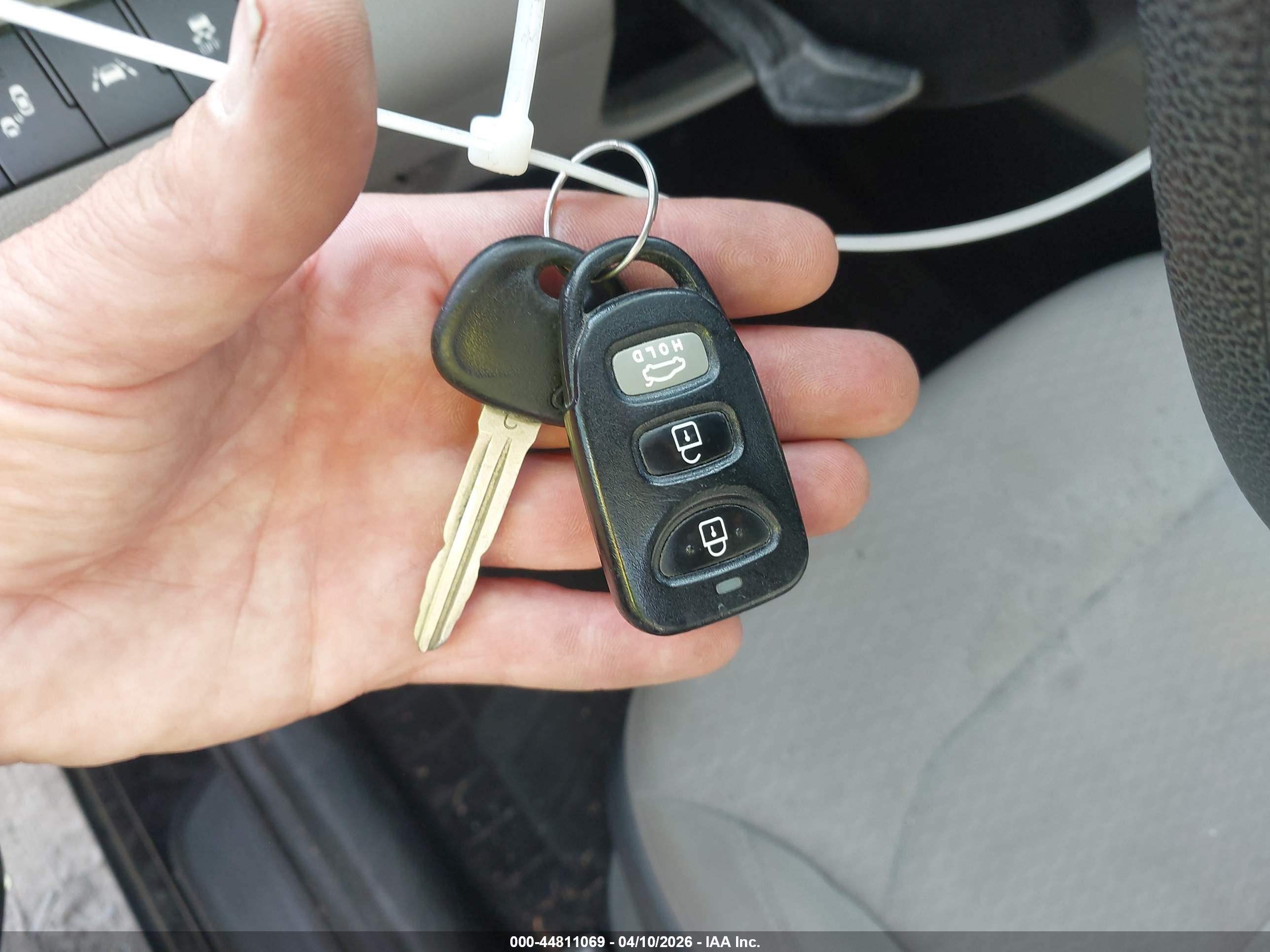 HYUNDAI ELANTRA image 11