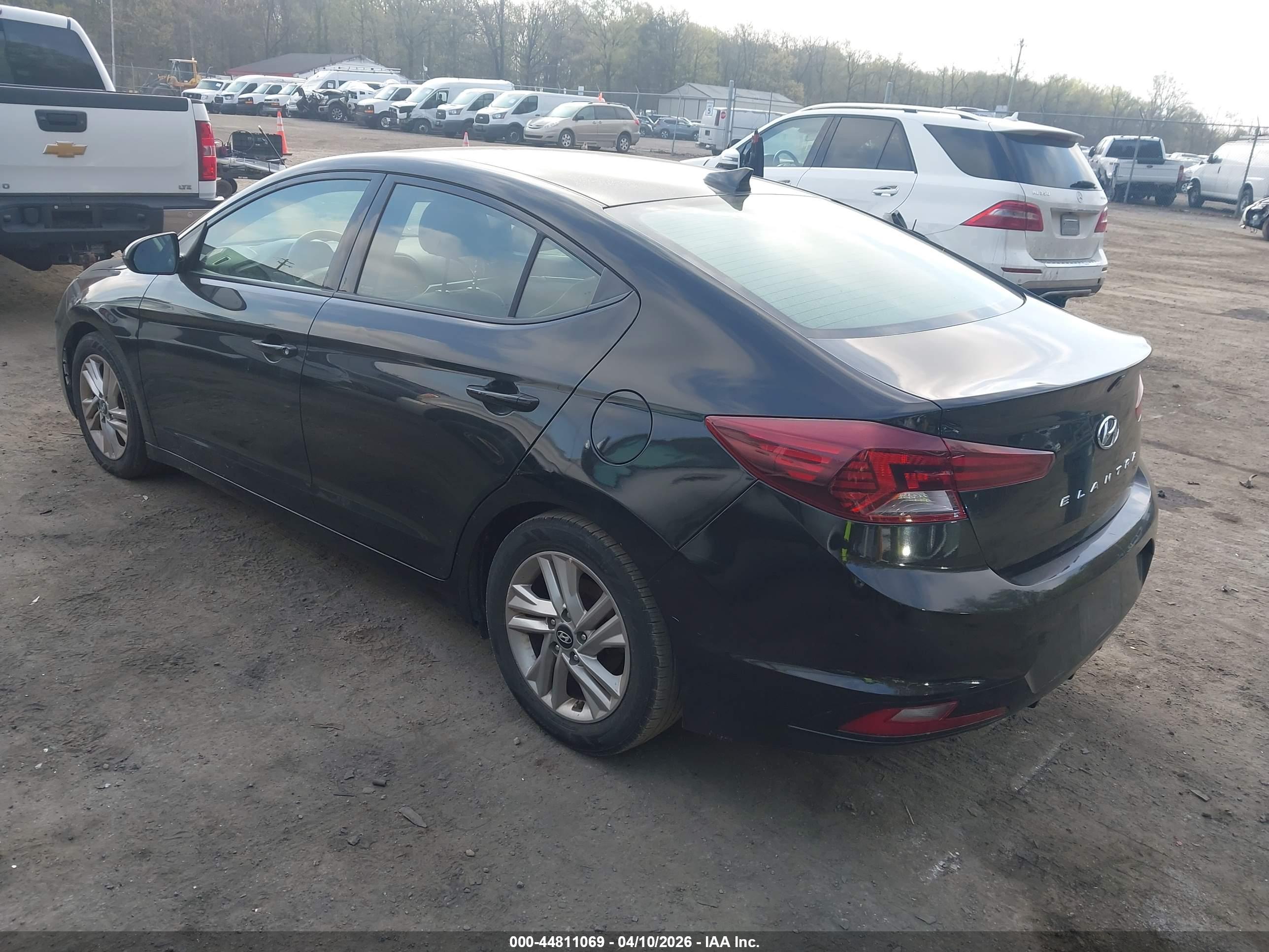 HYUNDAI ELANTRA image 3