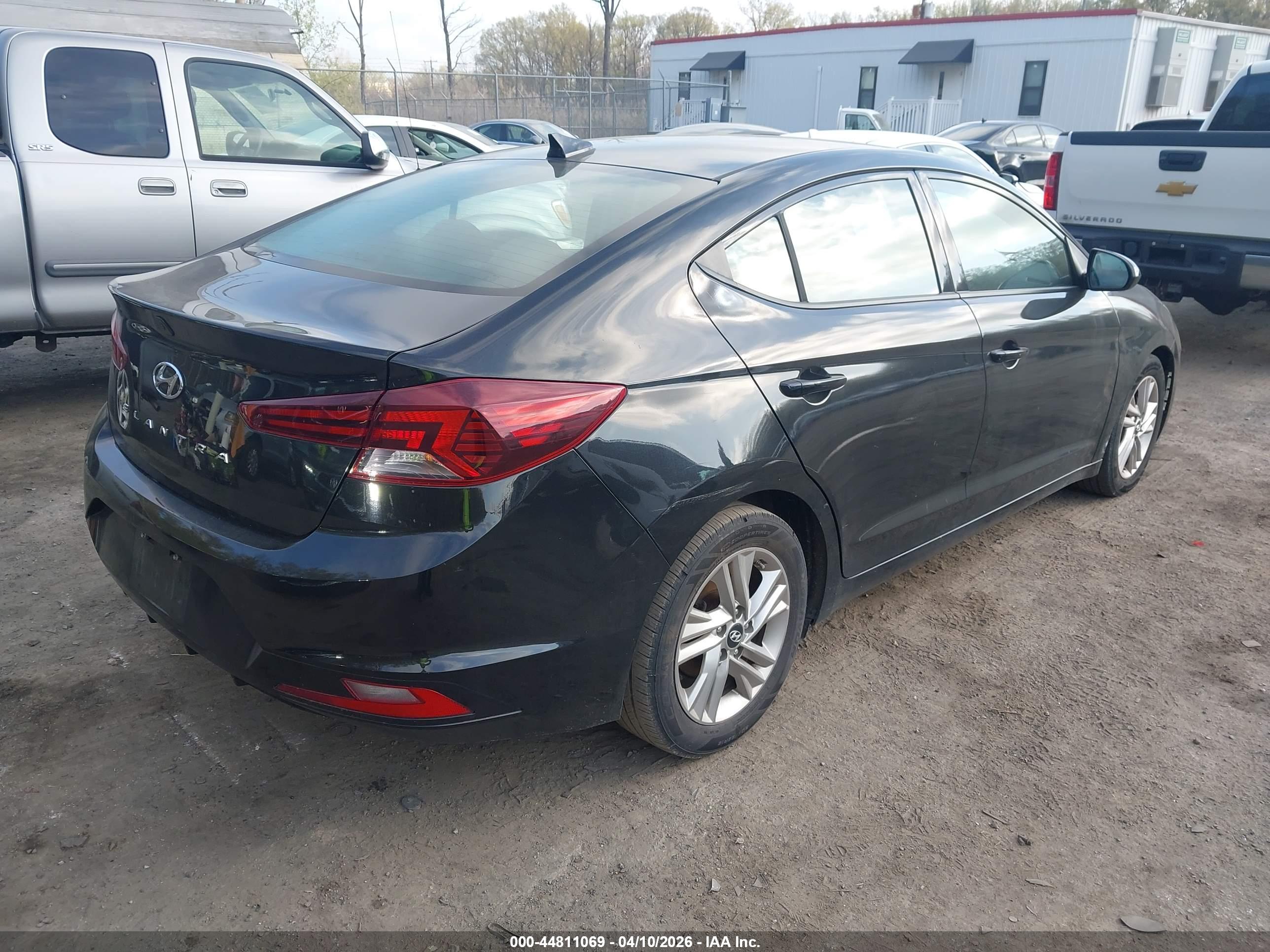 HYUNDAI ELANTRA image 4