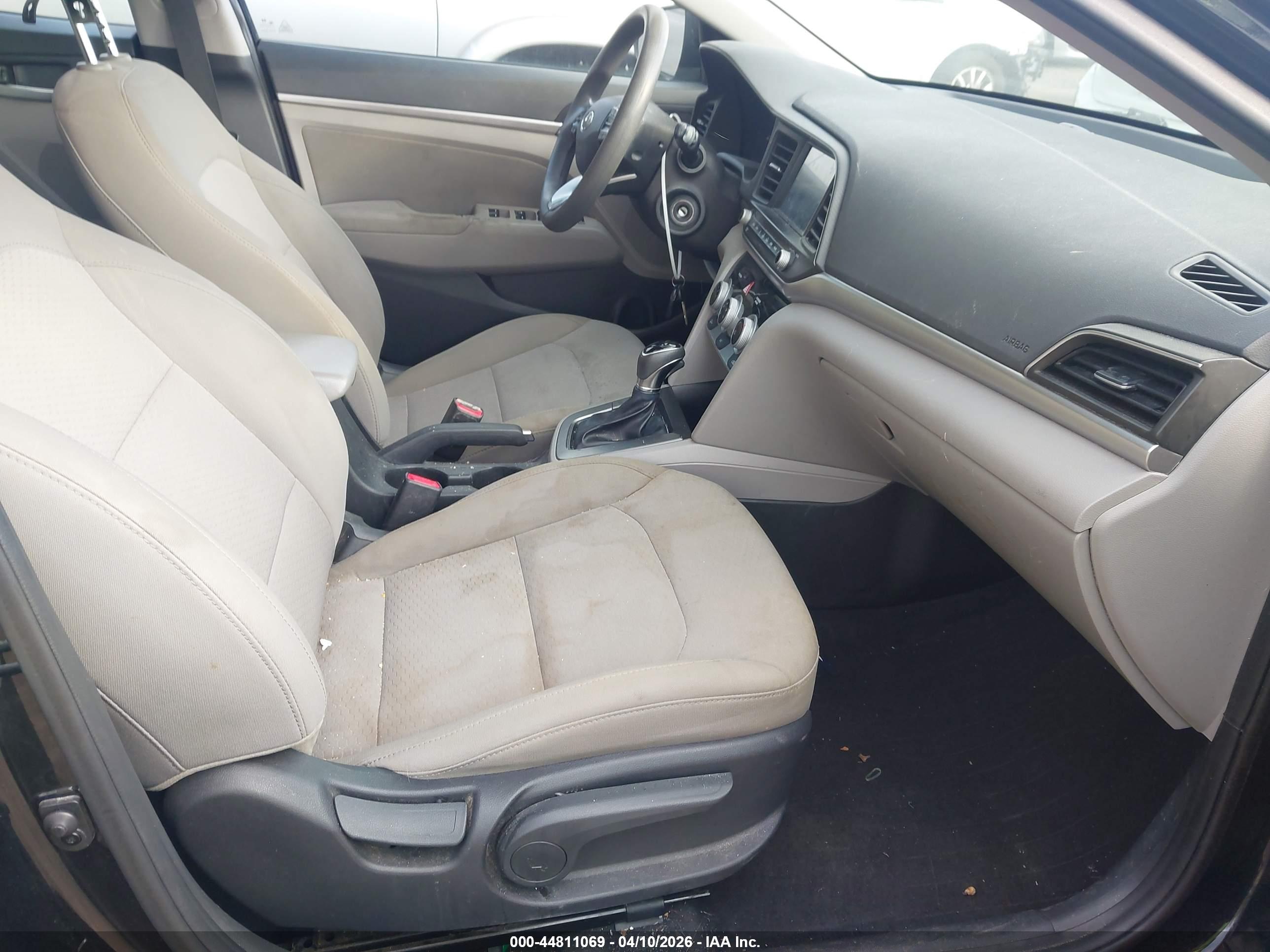 HYUNDAI ELANTRA image 5