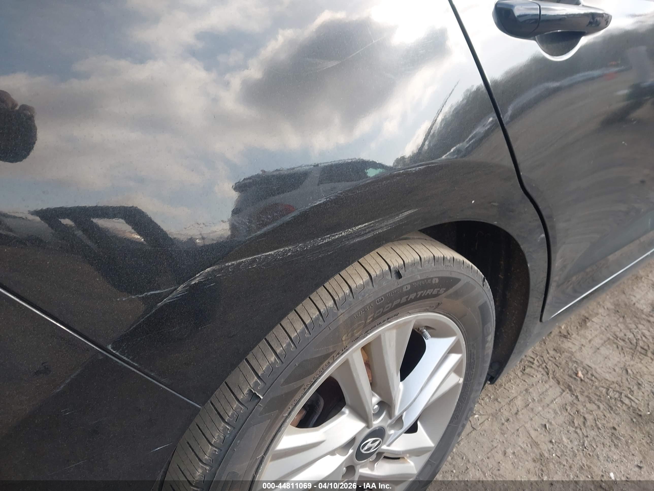 HYUNDAI ELANTRA image 6