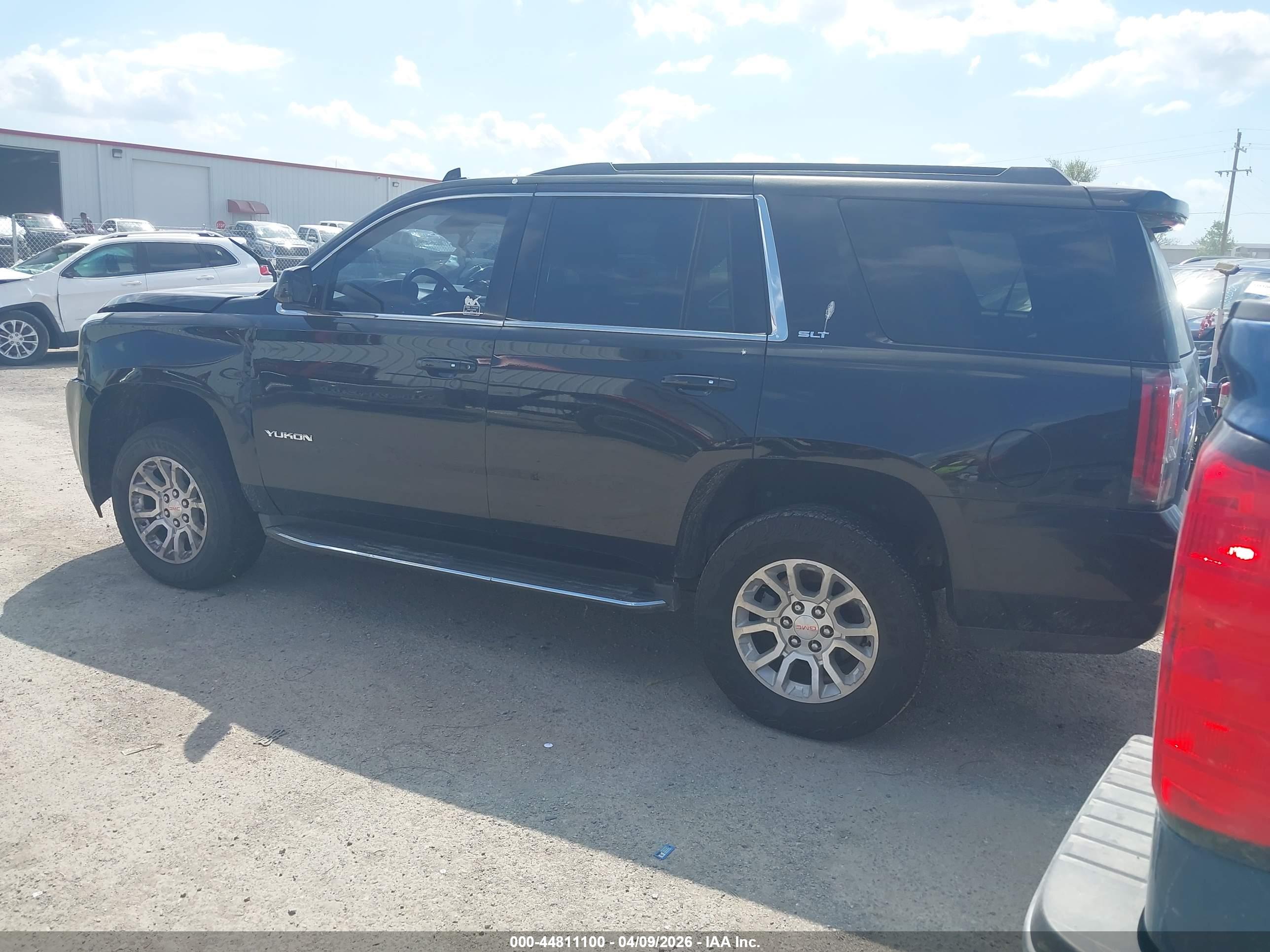 GMC YUKON image 3