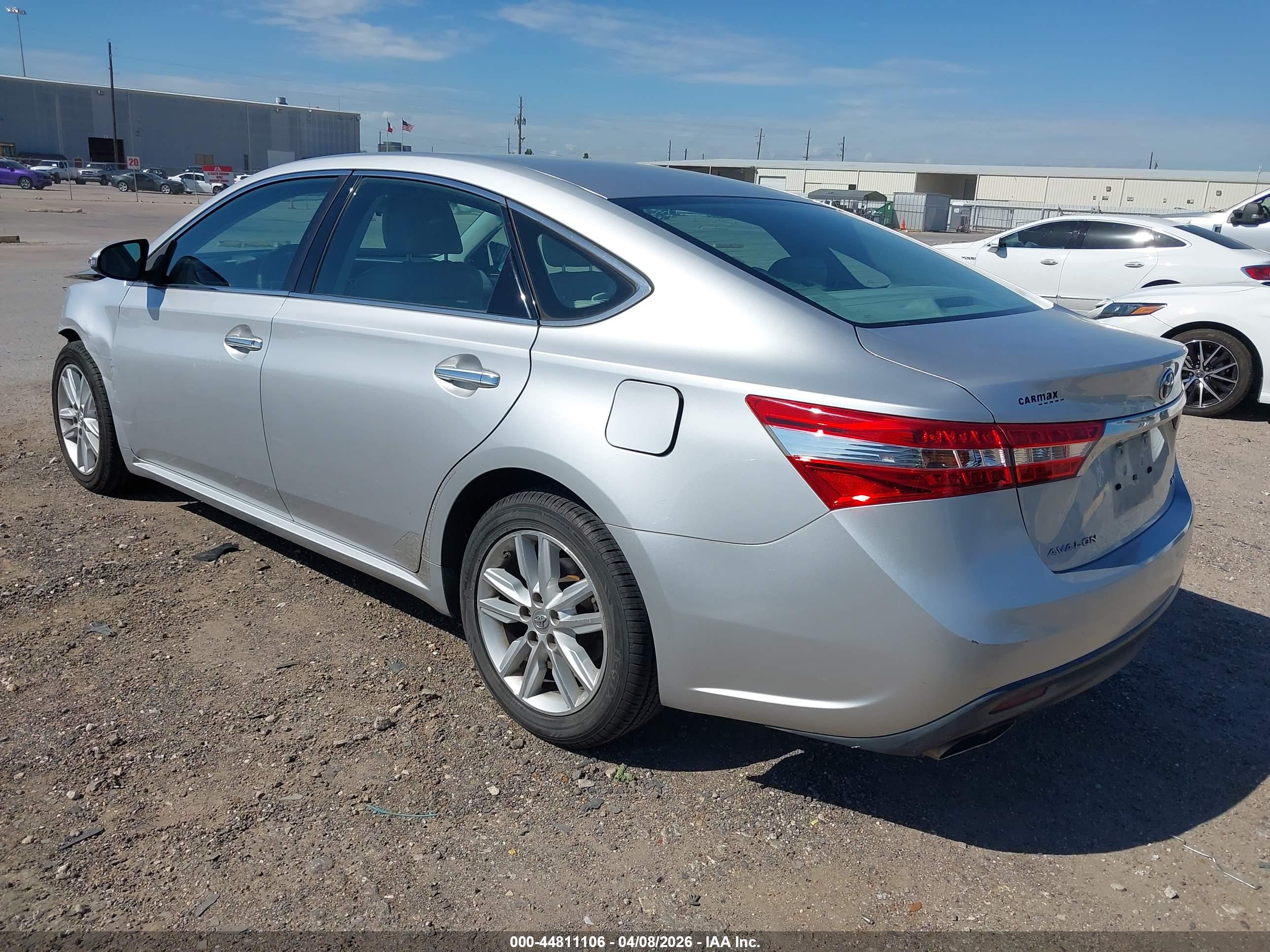 TOYOTA AVALON image 3