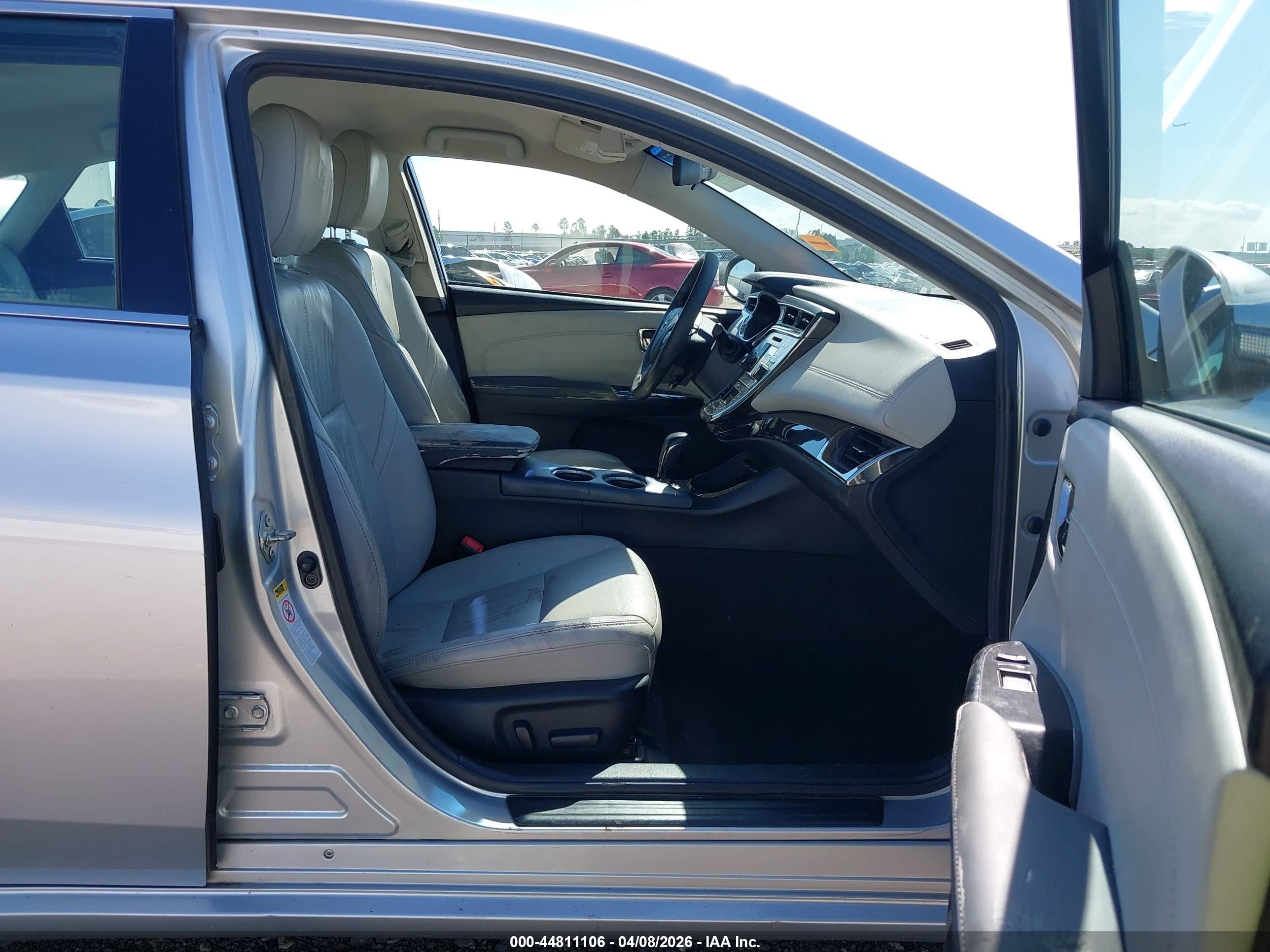TOYOTA AVALON image 5