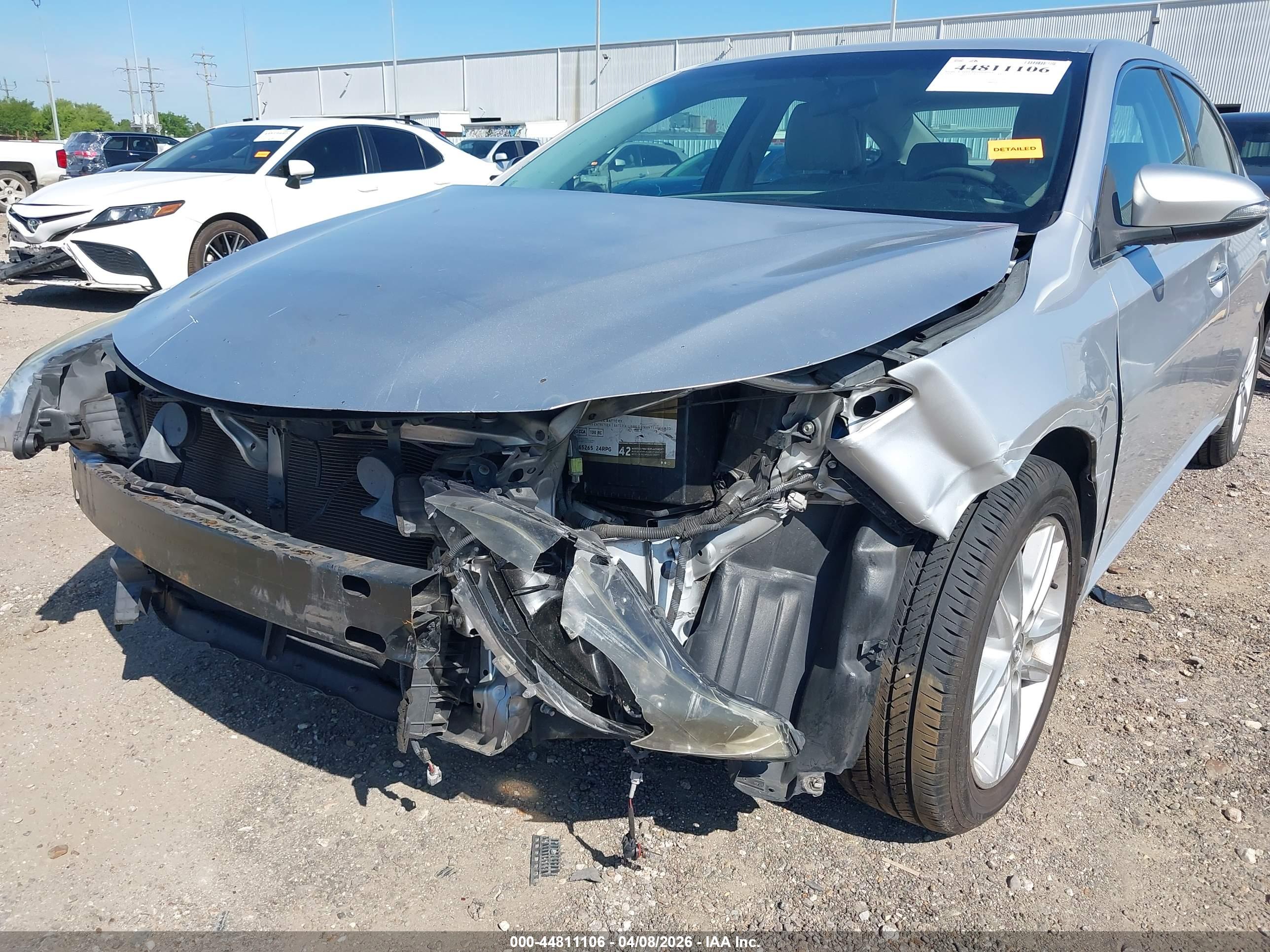 TOYOTA AVALON image 6
