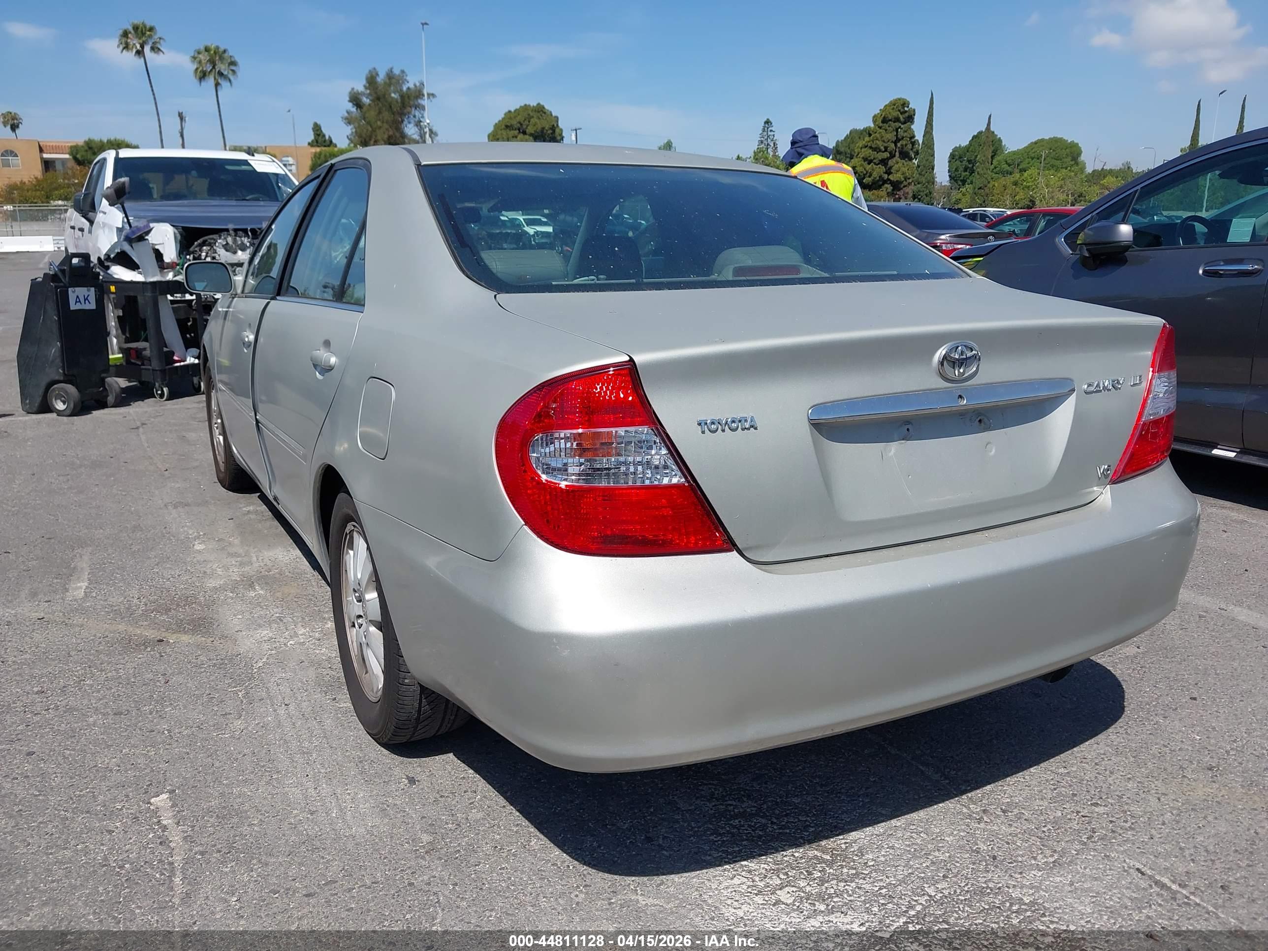 TOYOTA CAMRY image 3