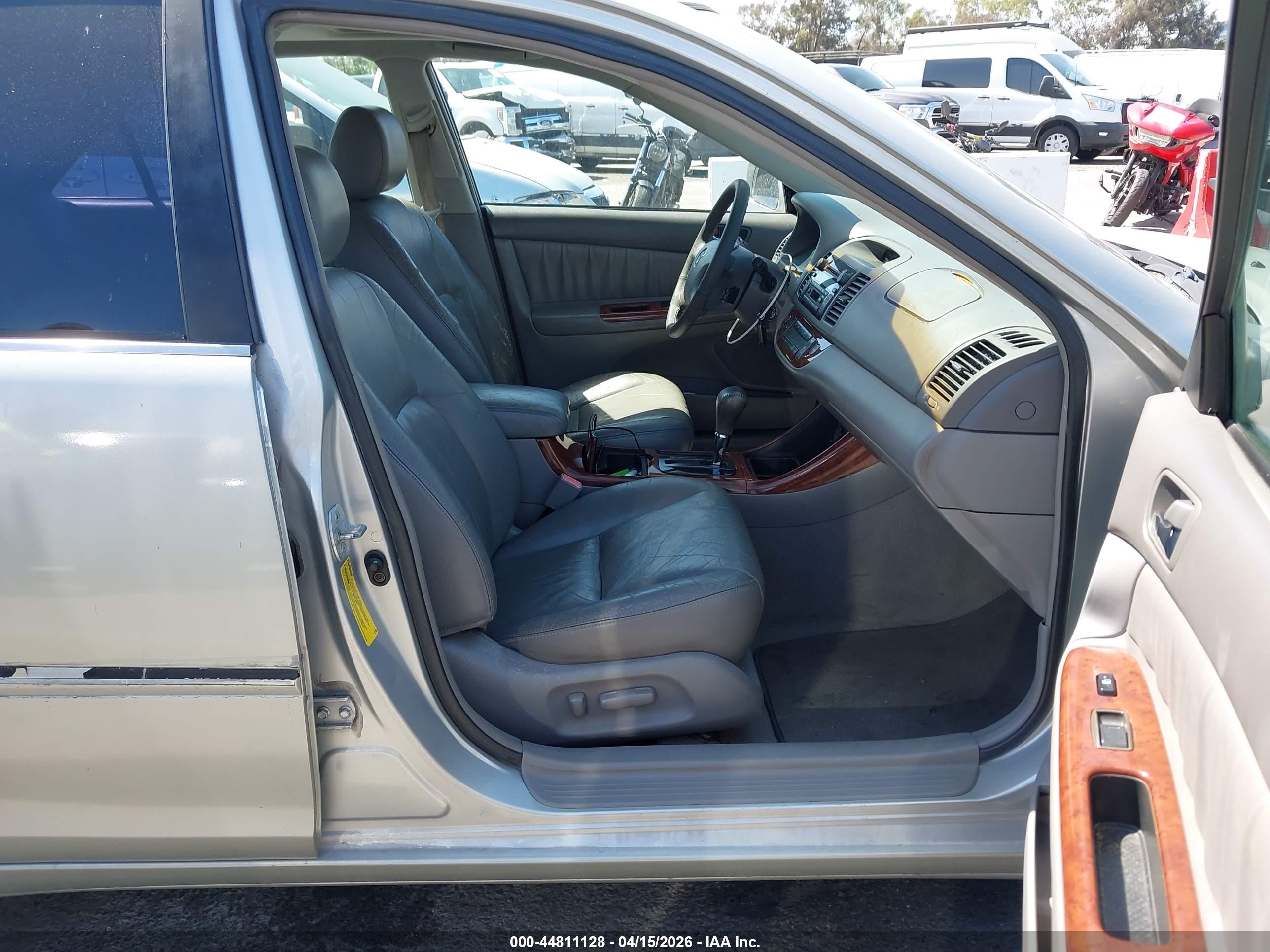 TOYOTA CAMRY image 5