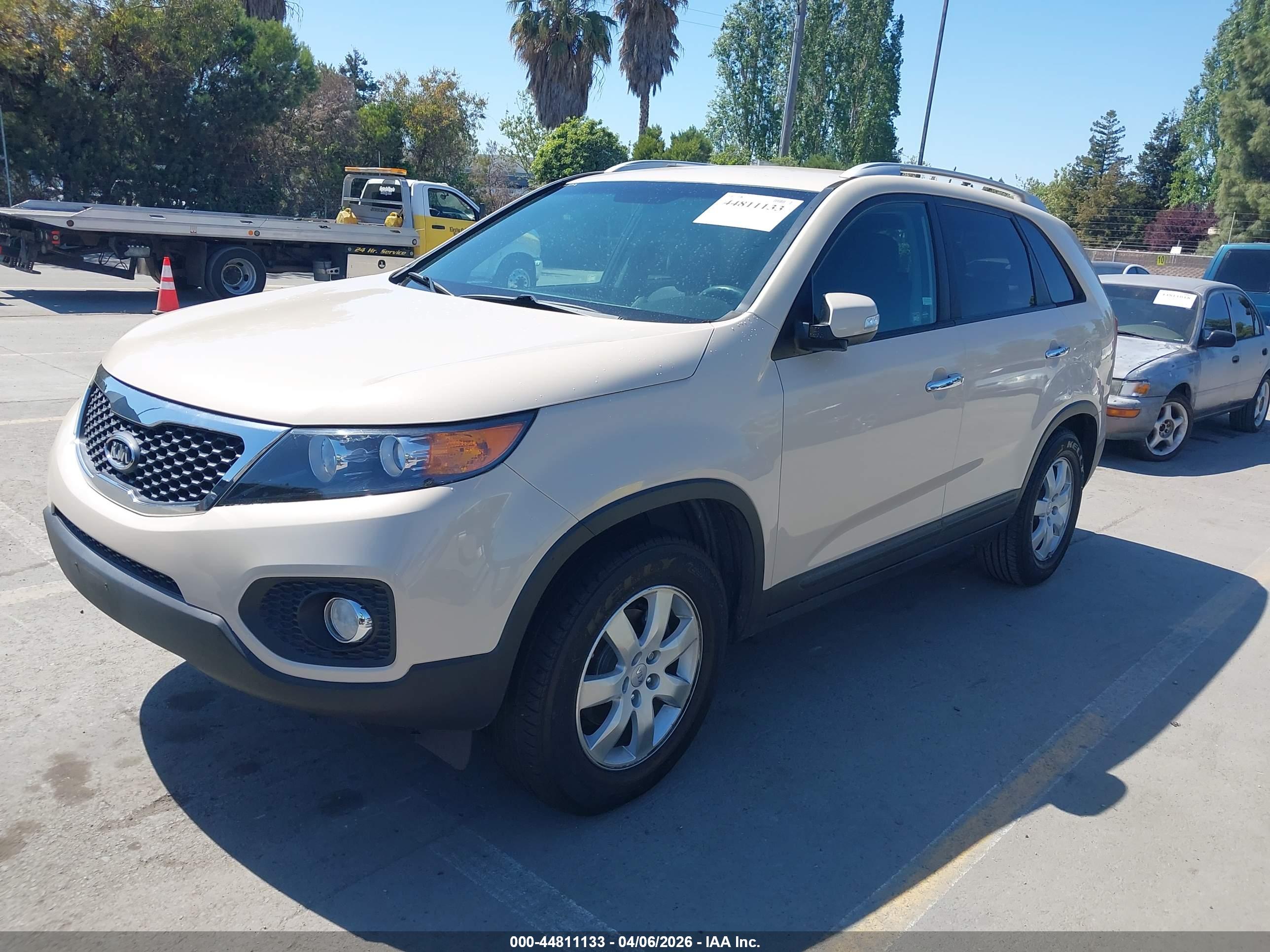 KIA SORENTO image 2
