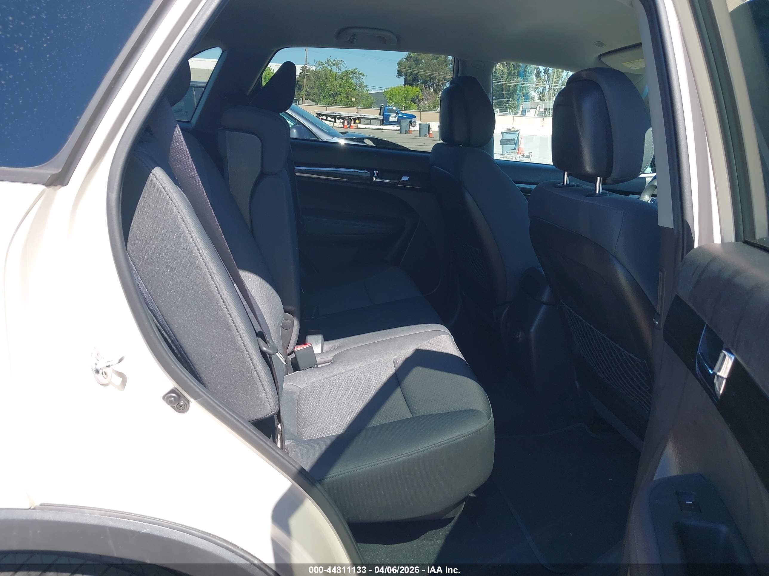 KIA SORENTO image 8