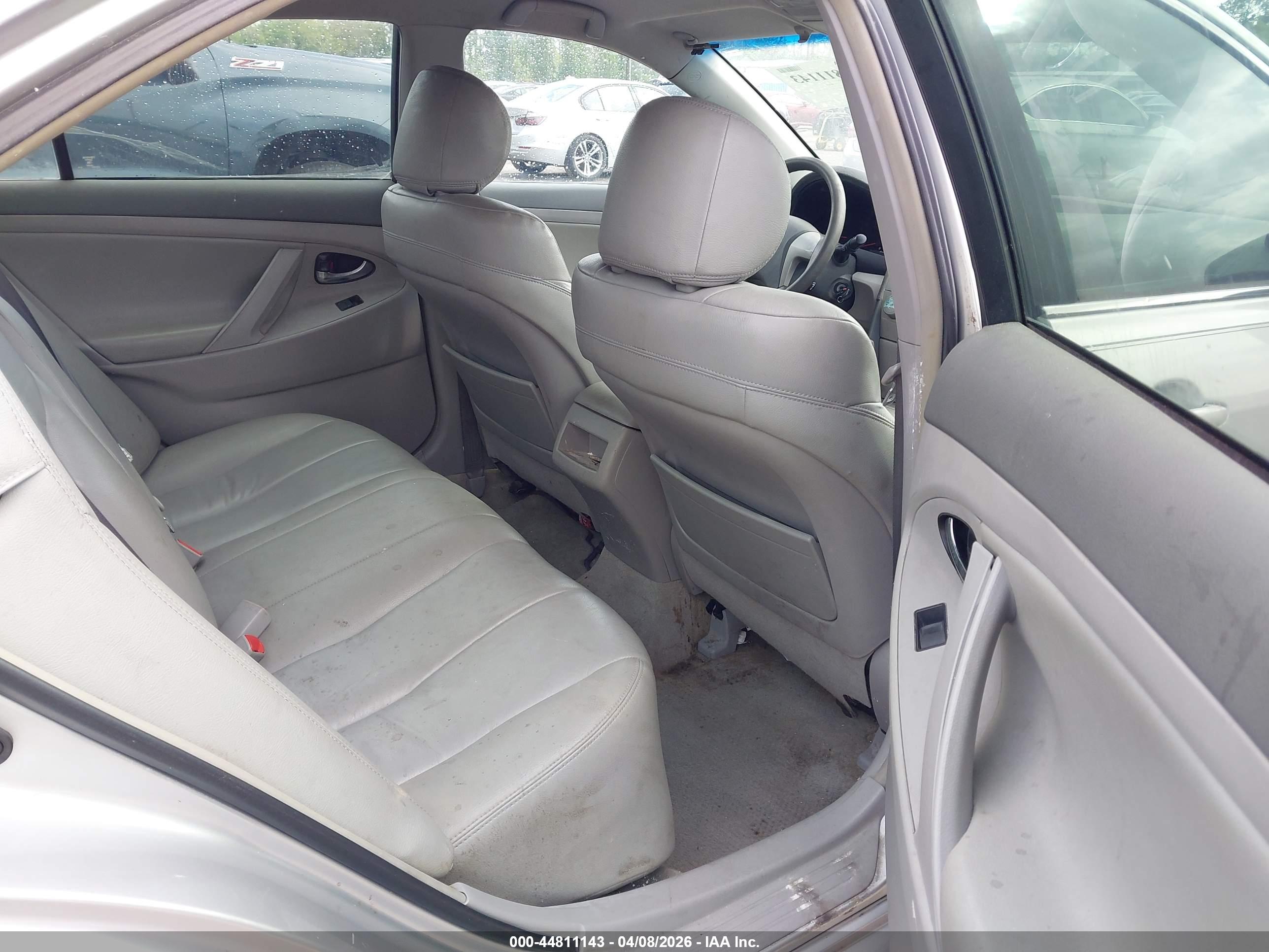 TOYOTA CAMRY image 8