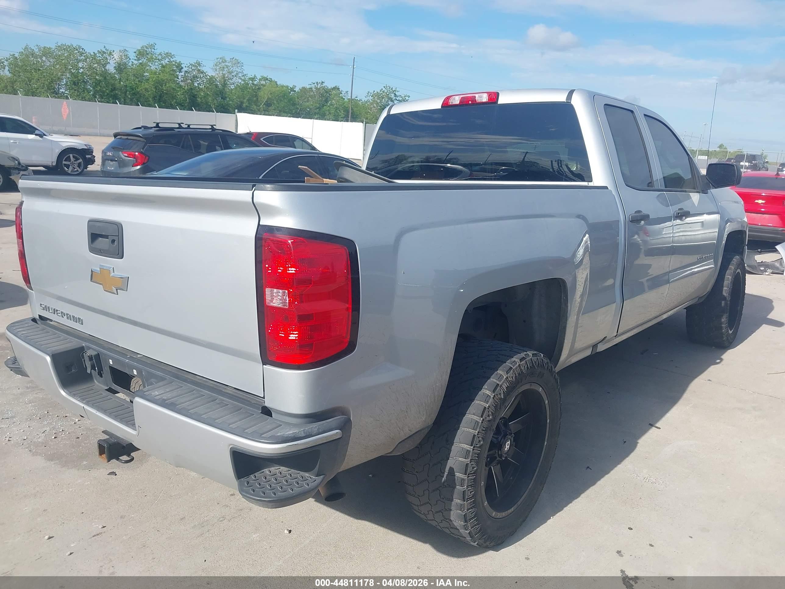 CHEVROLET SILVERADO image 4
