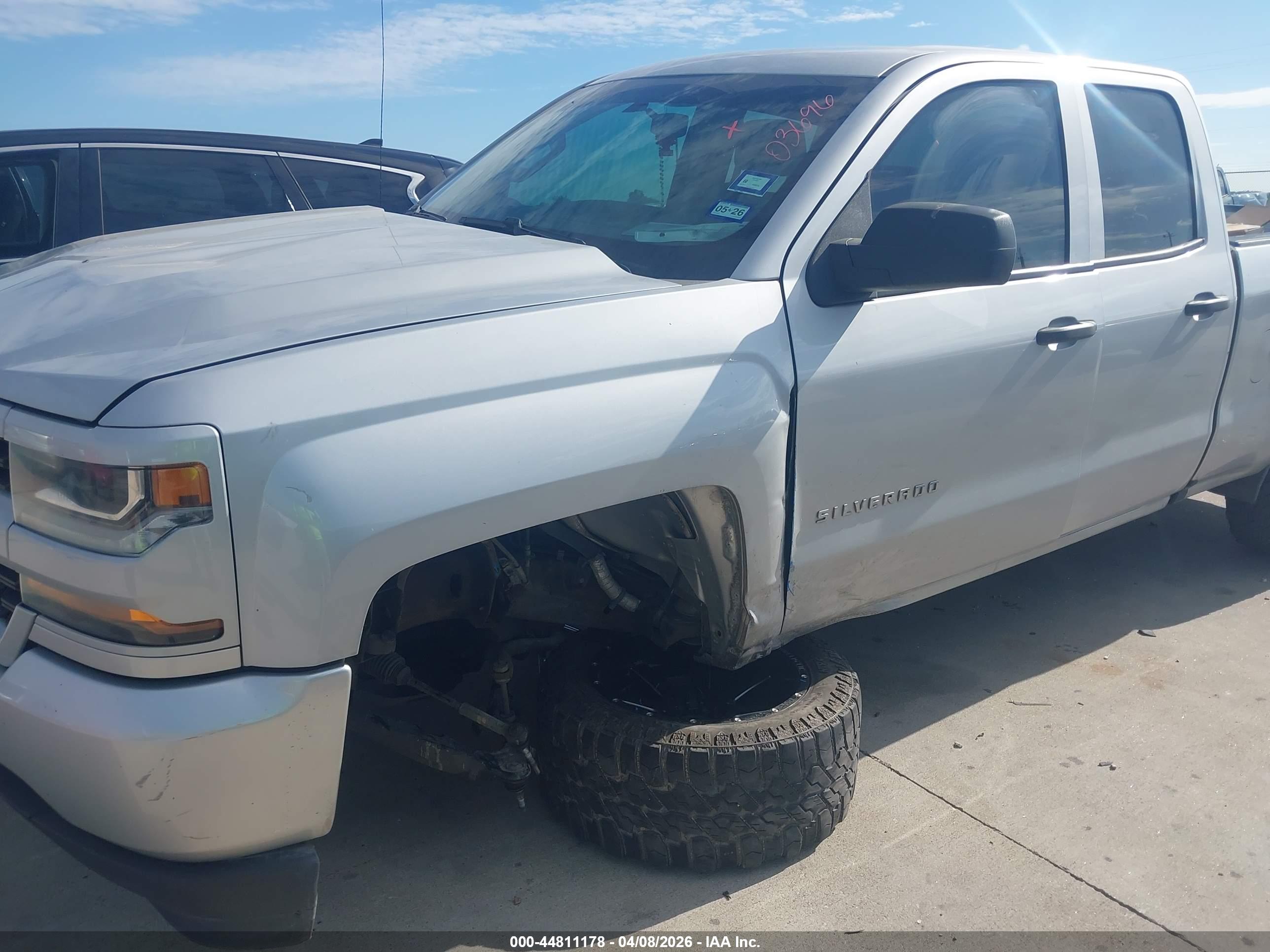 CHEVROLET SILVERADO image 6