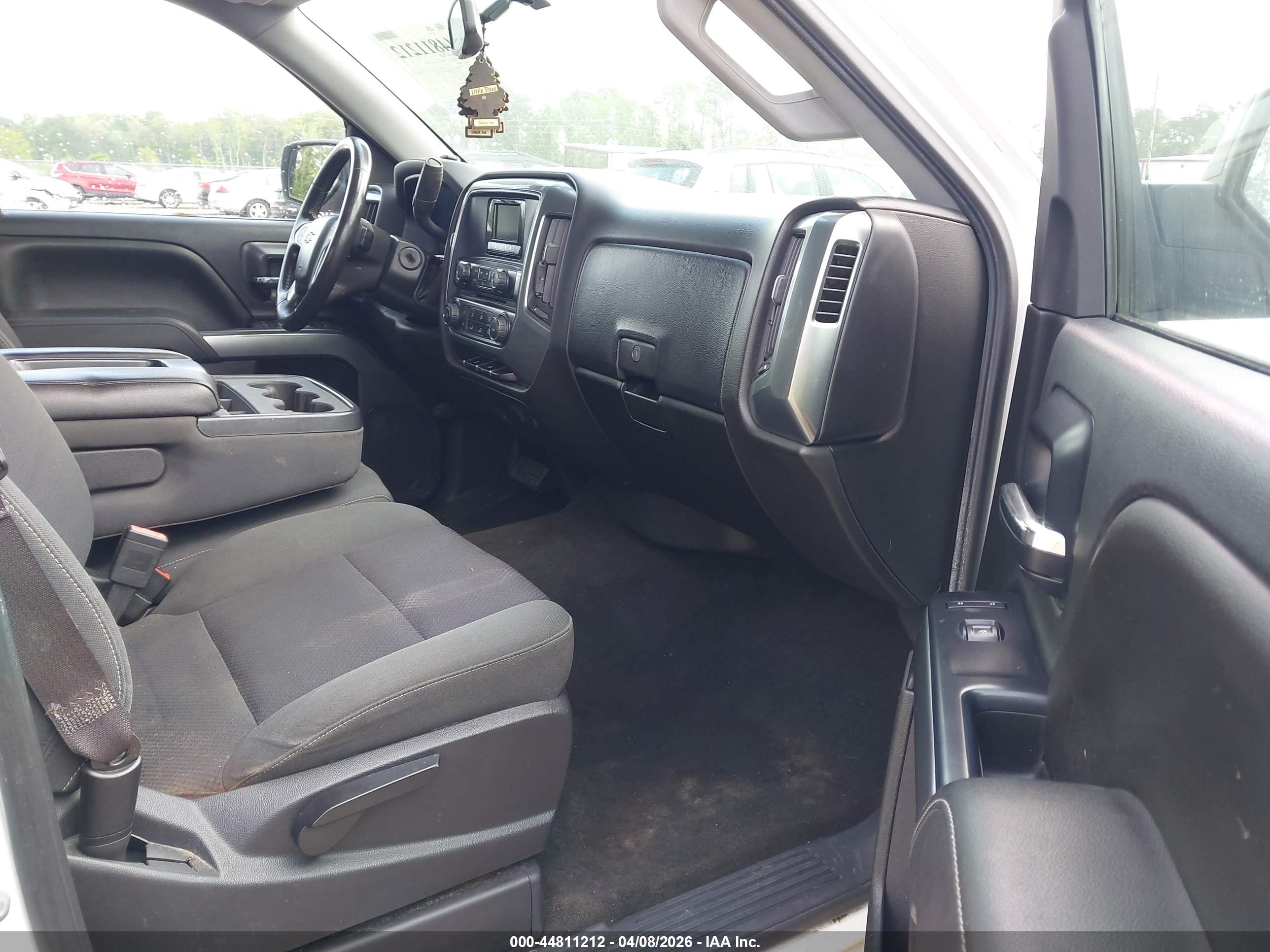 CHEVROLET SILVERADO image 5