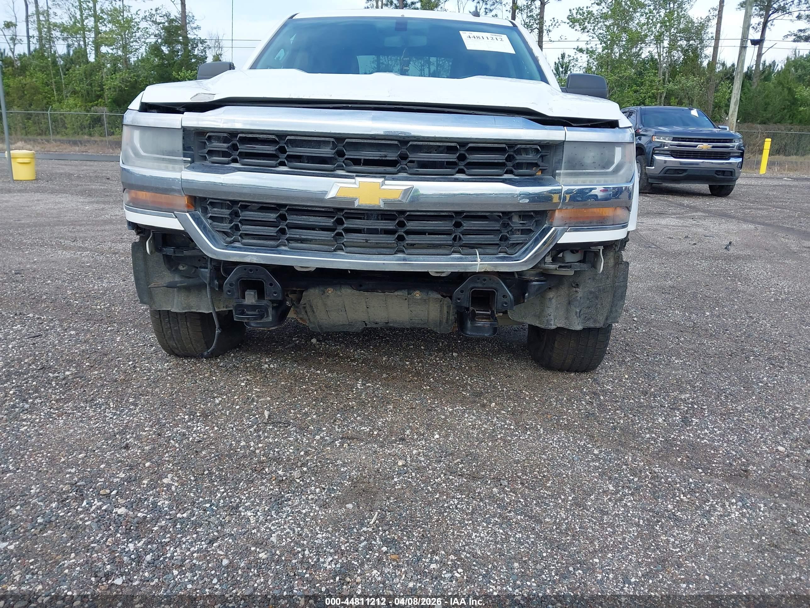 CHEVROLET SILVERADO image 6