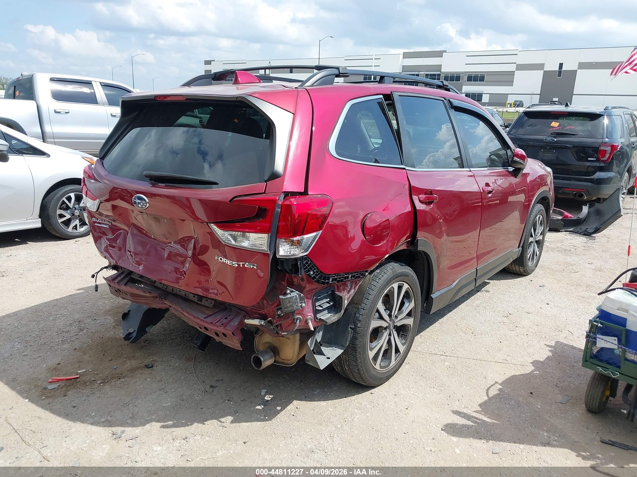 SUBARU FORESTER image 4