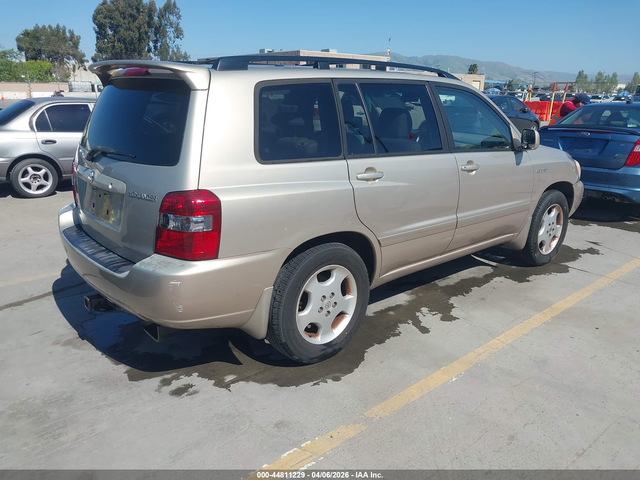 TOYOTA HIGHLANDER image 4
