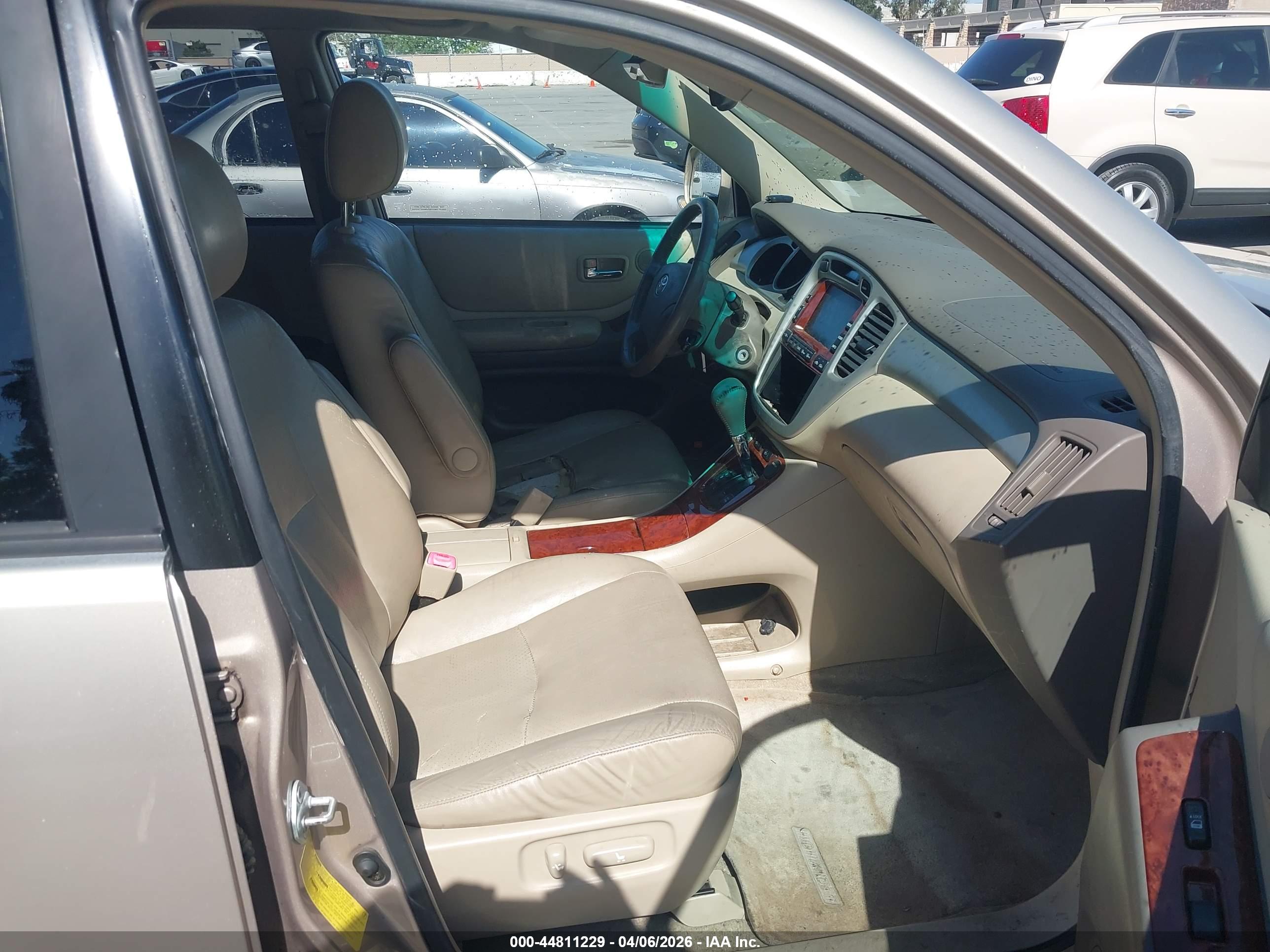 TOYOTA HIGHLANDER image 5
