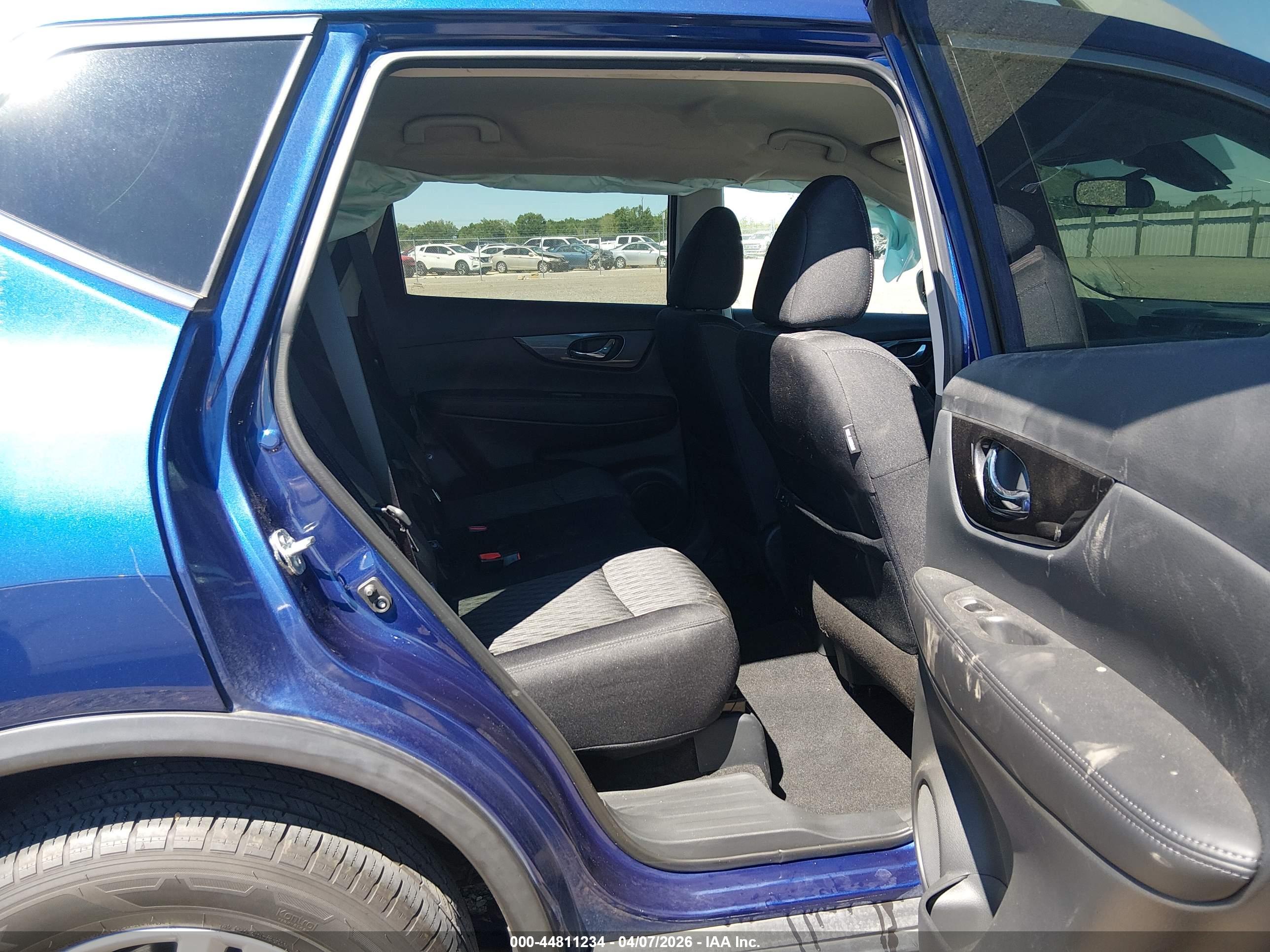 NISSAN ROGUE image 8