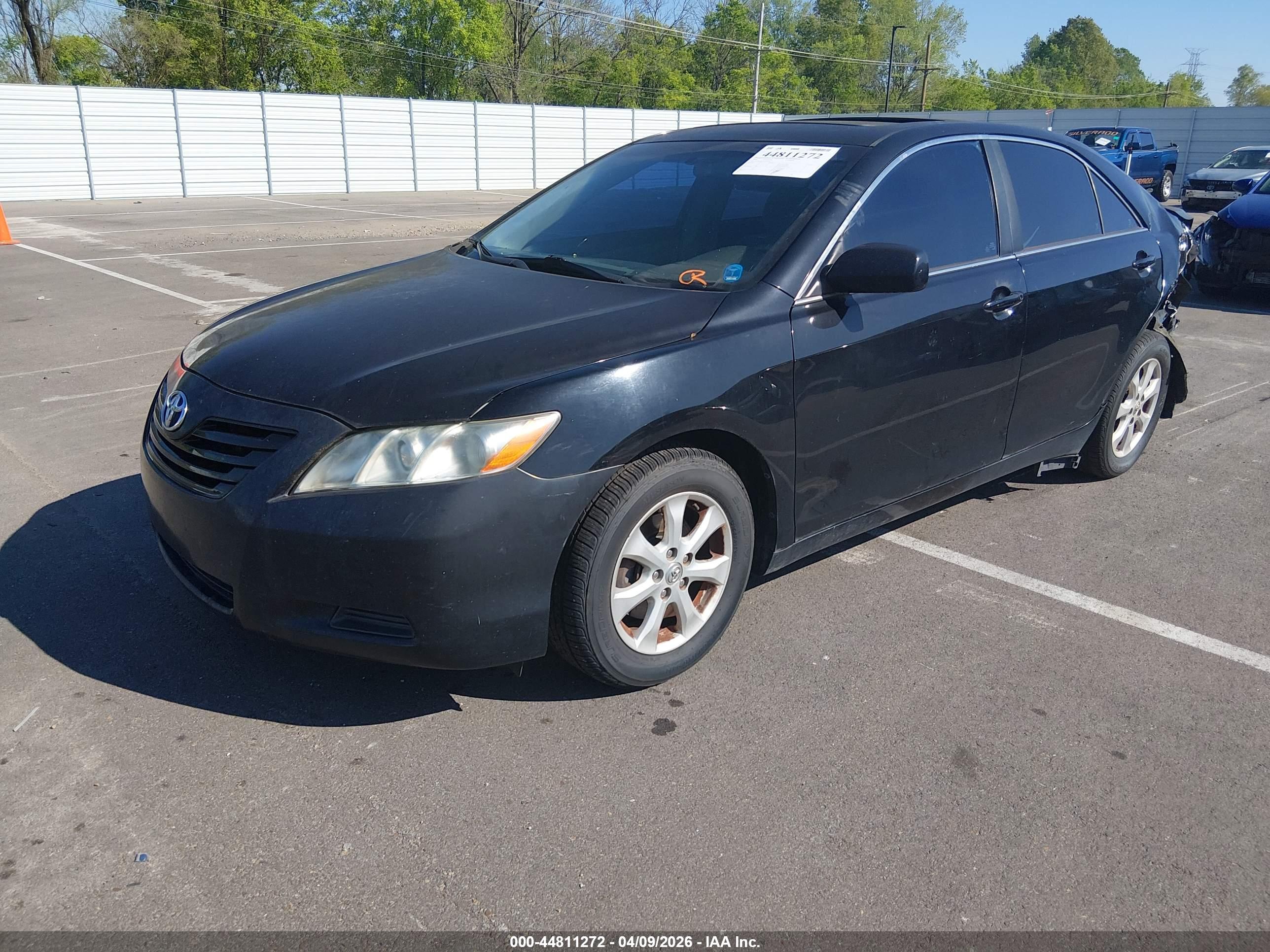TOYOTA CAMRY image 2