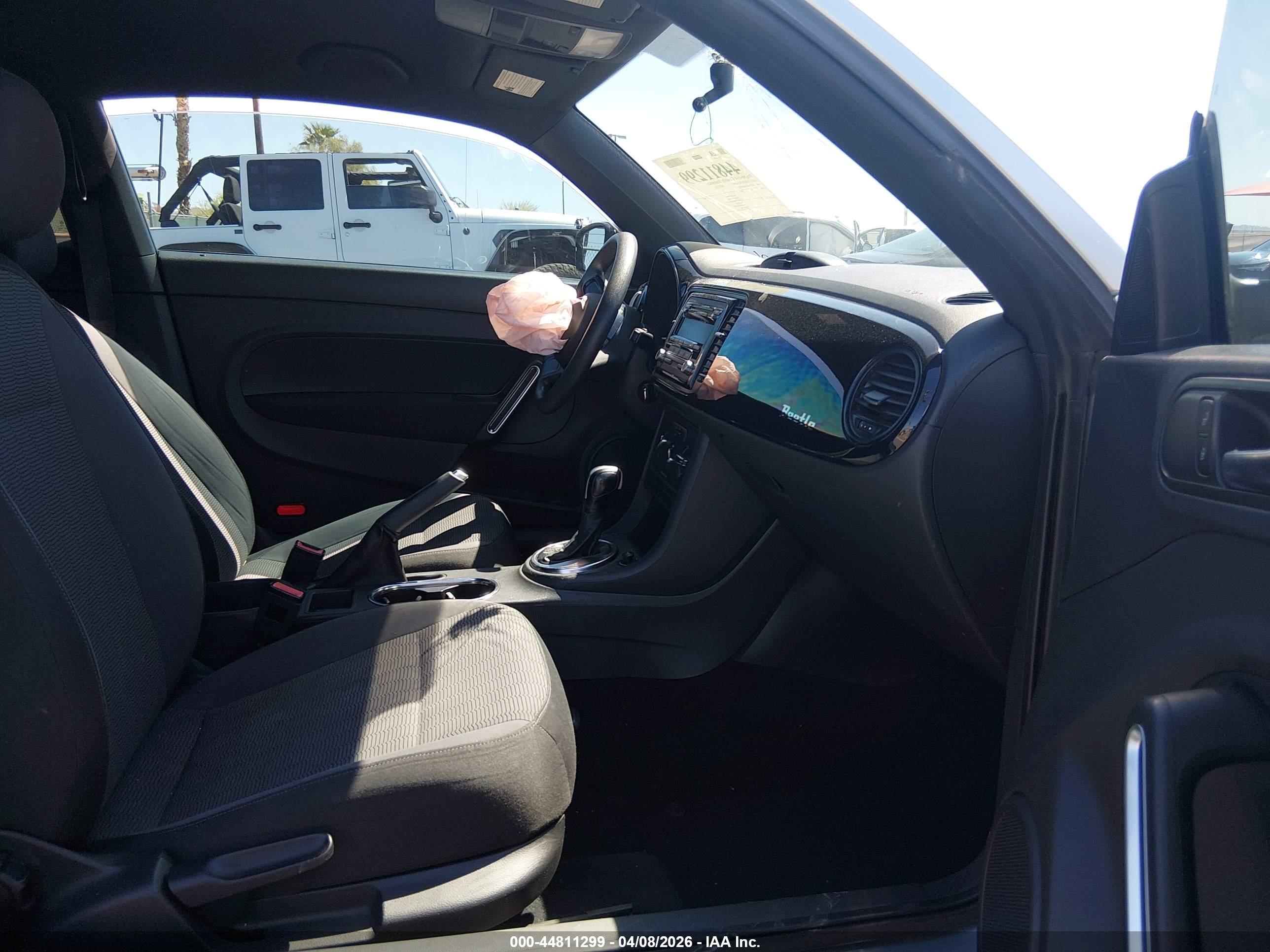 VOLKSWAGEN BEETLE image 5