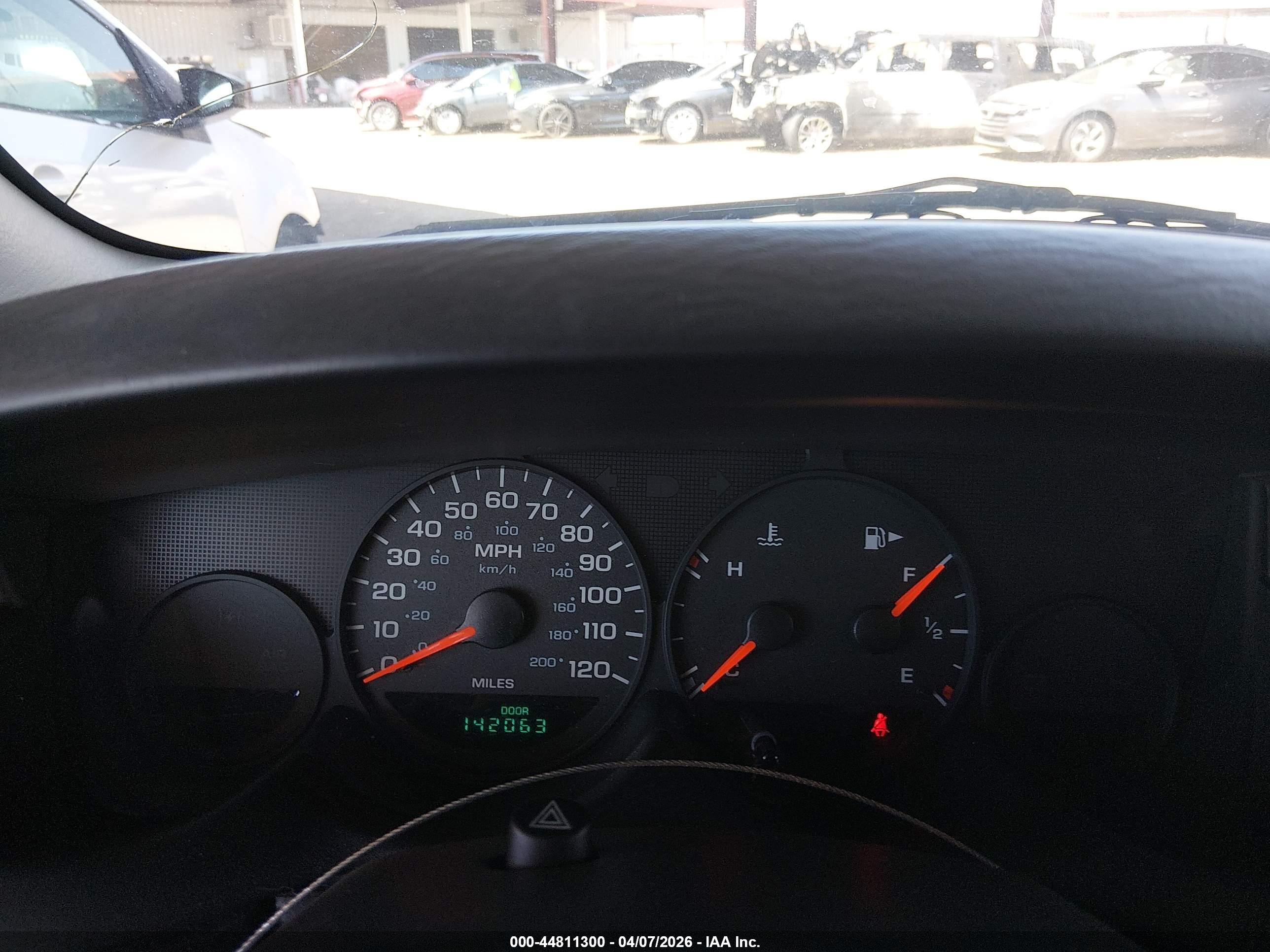 DODGE NEON image 7