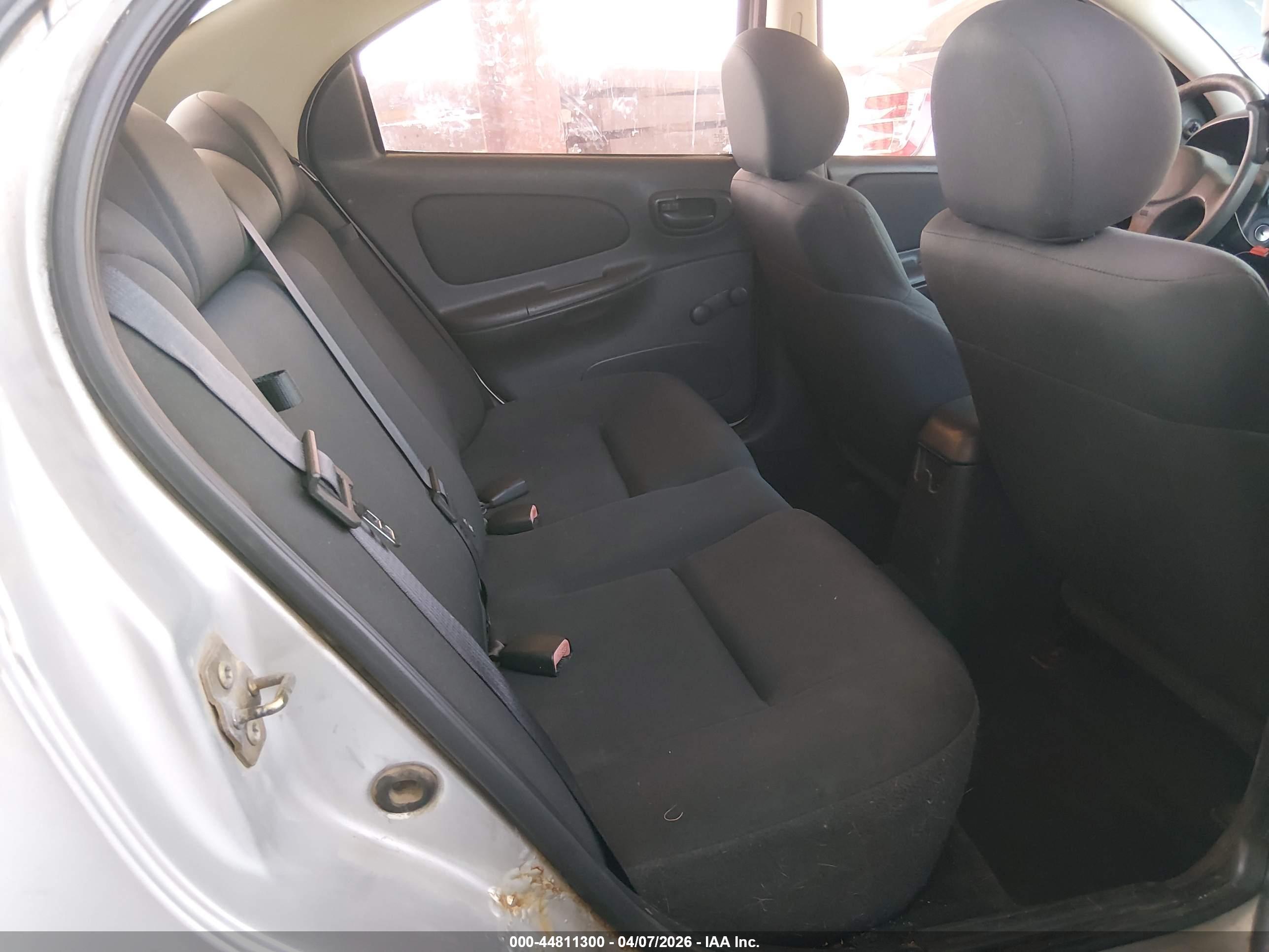 DODGE NEON image 8
