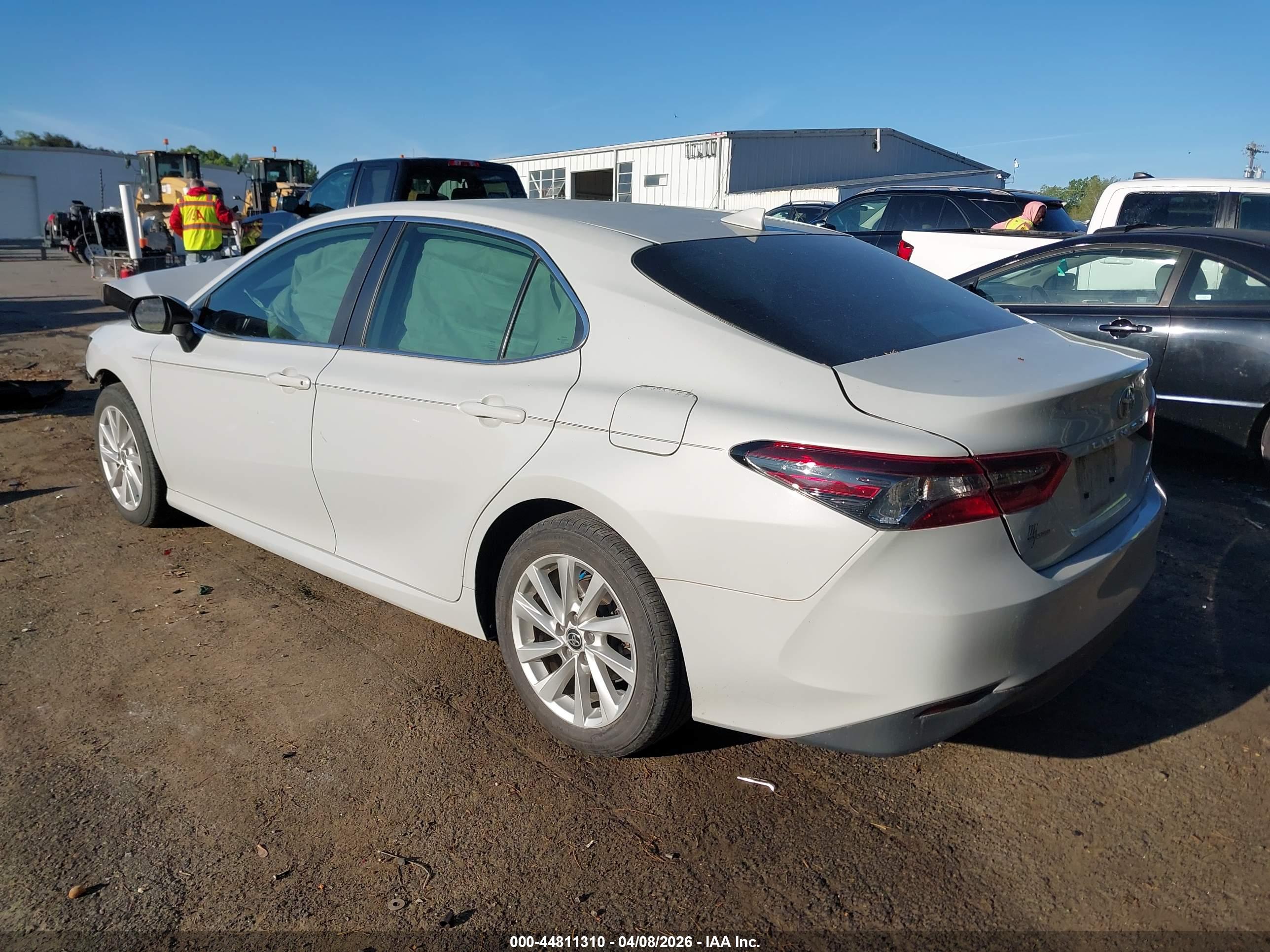 TOYOTA CAMRY image 3