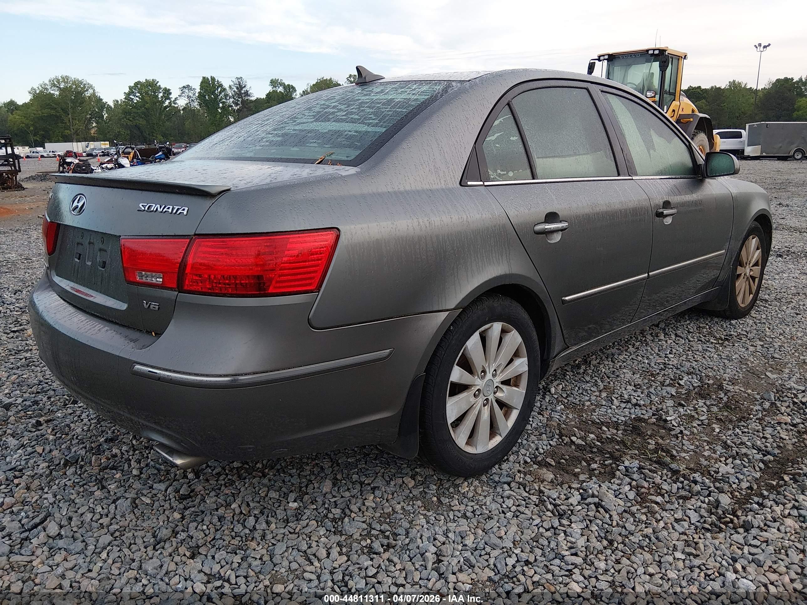 HYUNDAI SONATA image 4