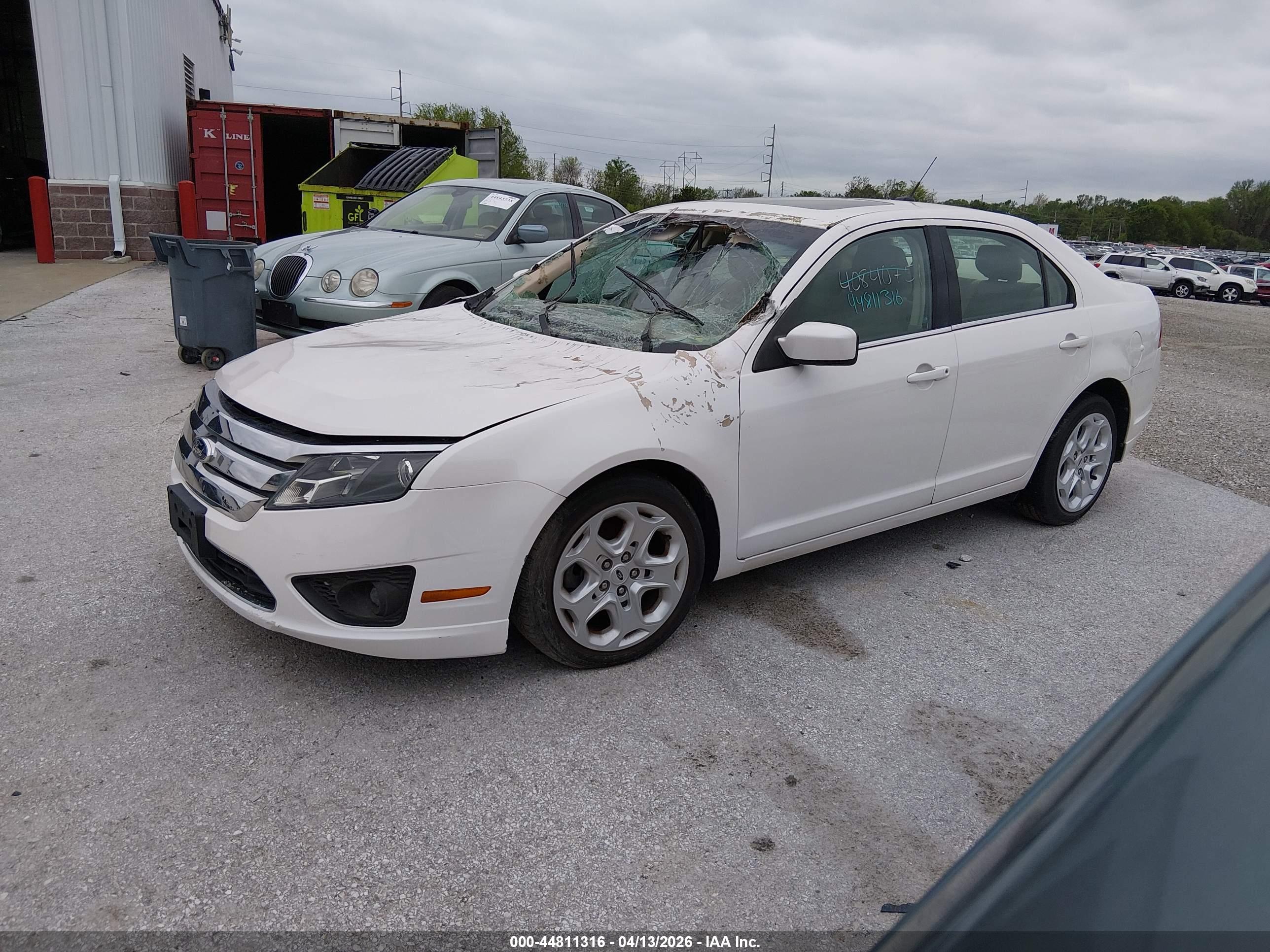 FORD FUSION image 2
