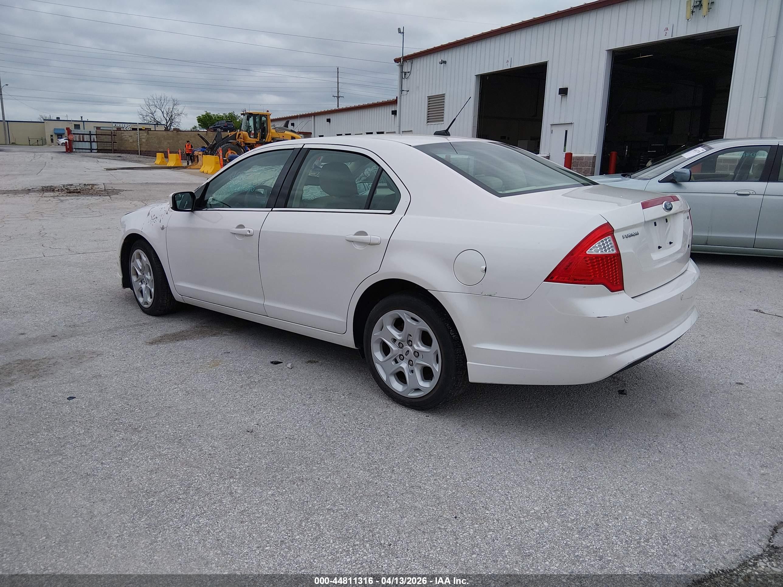FORD FUSION image 3