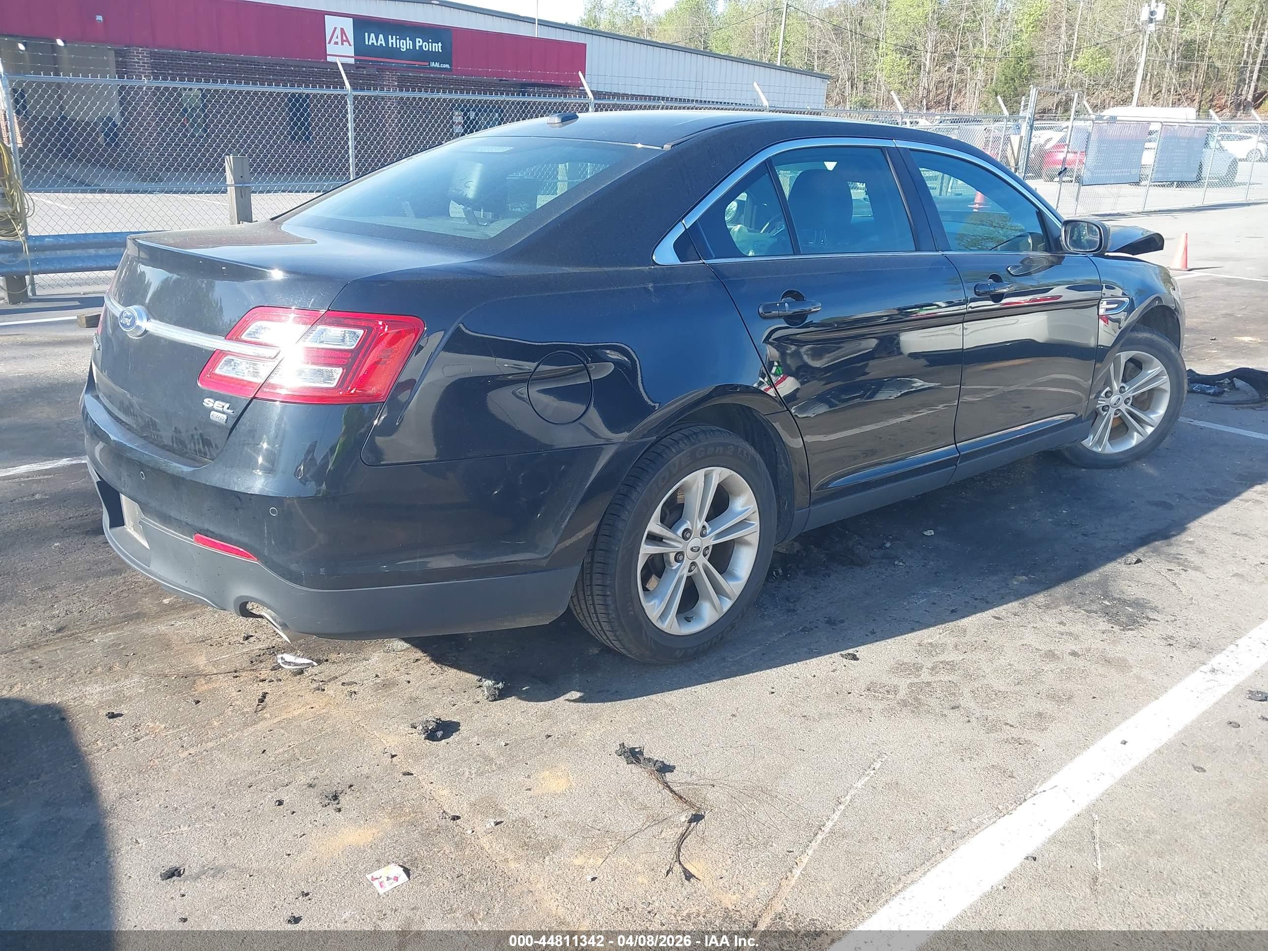 FORD TAURUS image 4