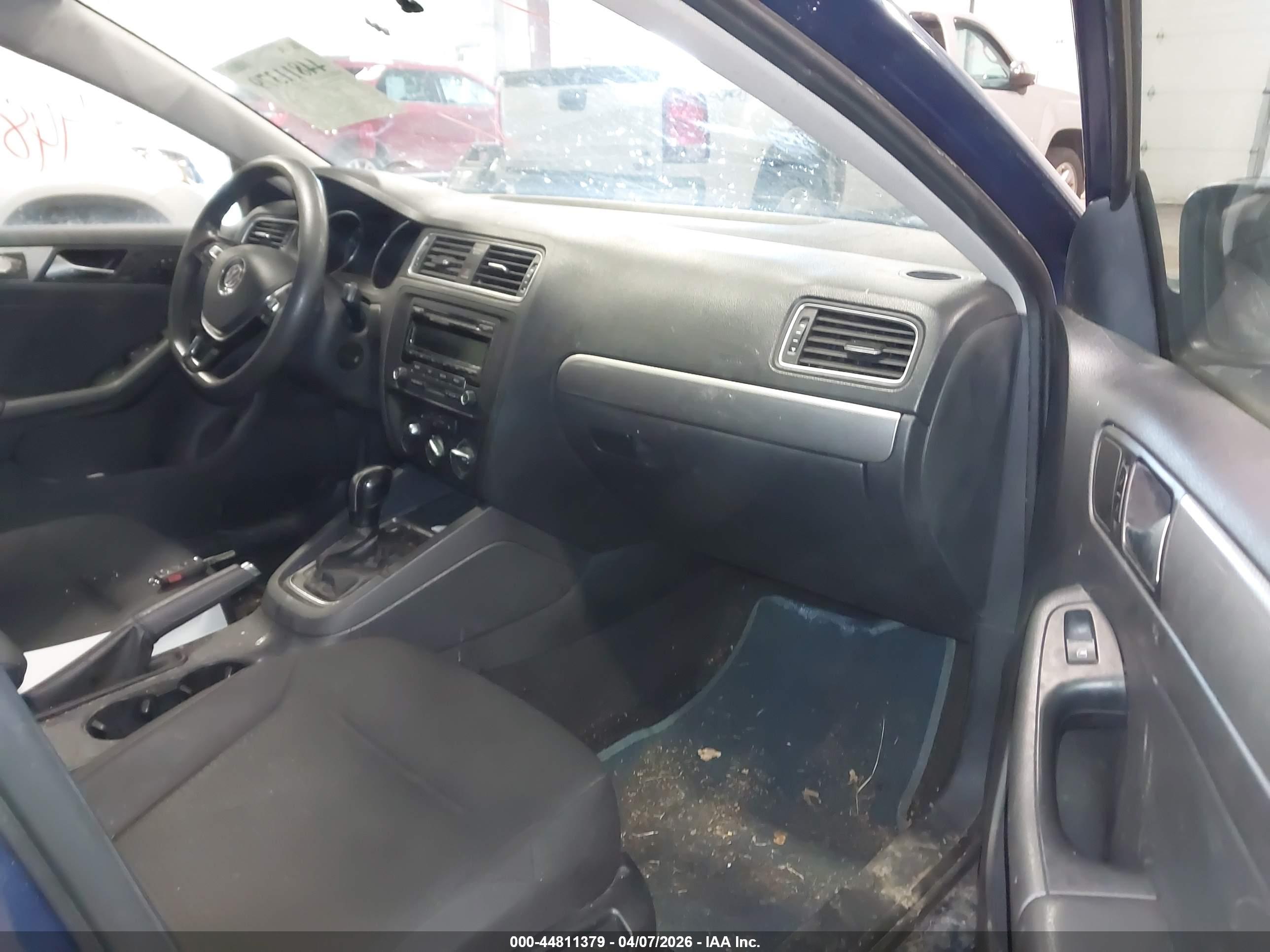VOLKSWAGEN JETTA image 5