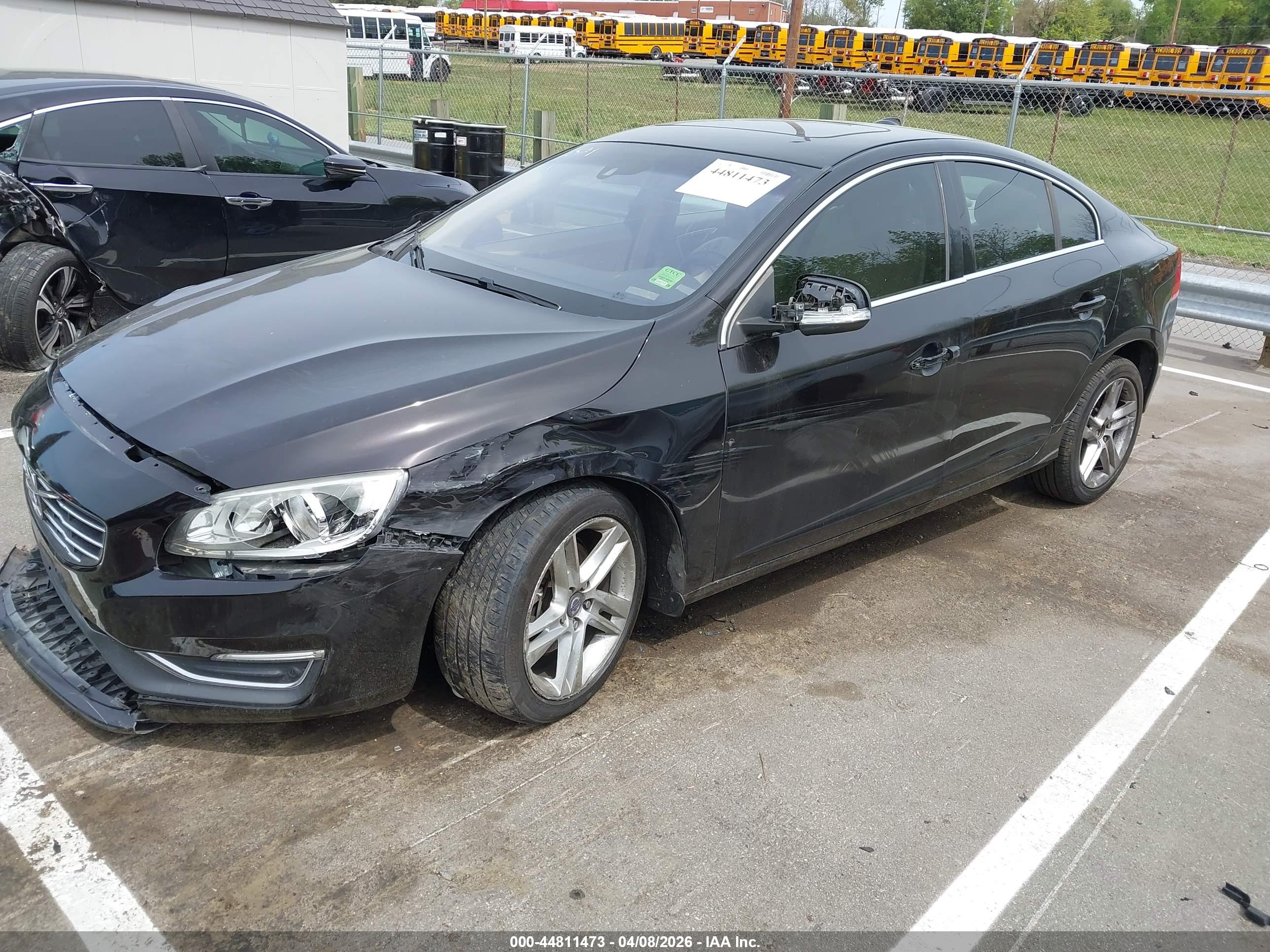 VOLVO S60 image 2