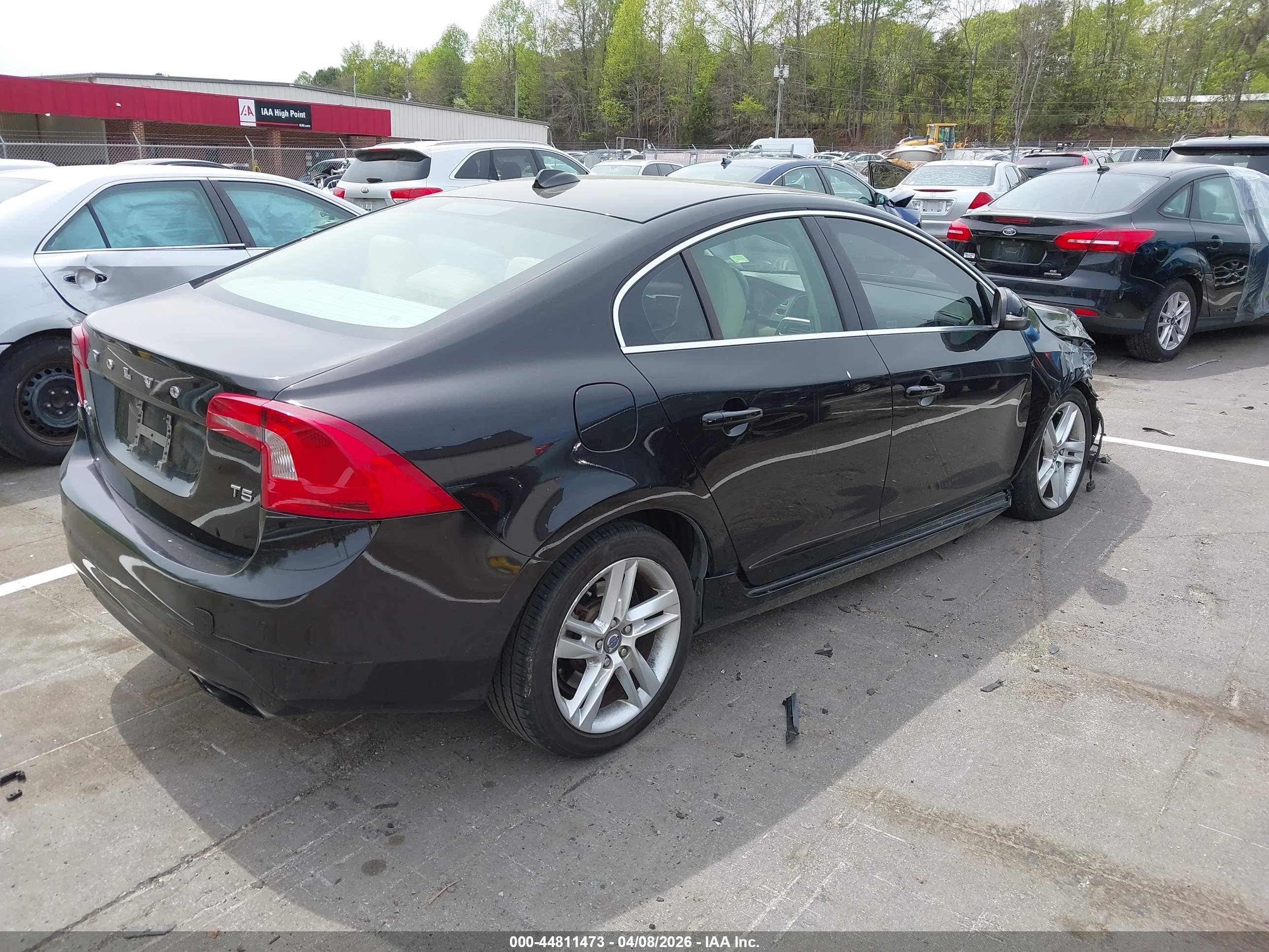 VOLVO S60 image 4