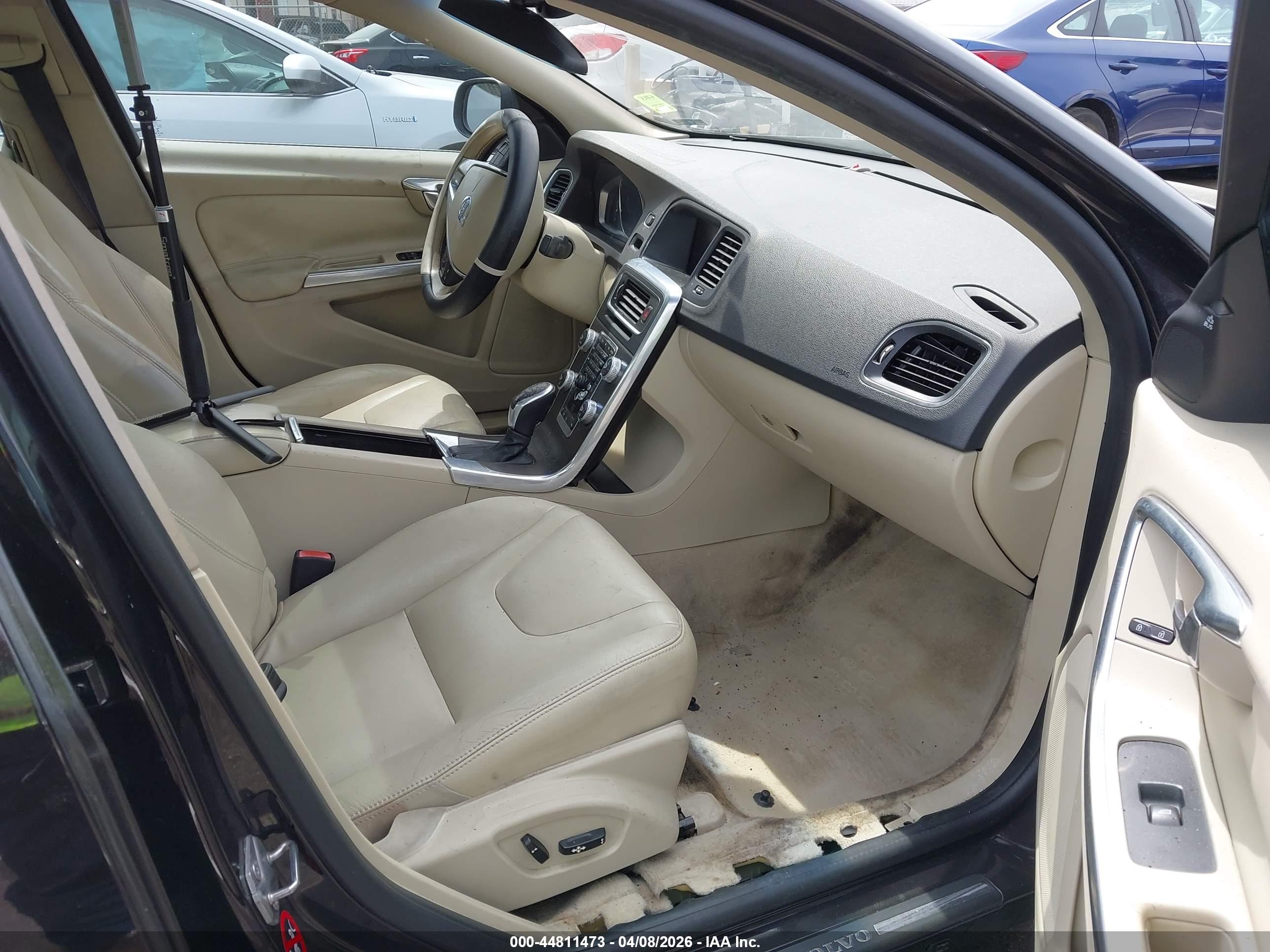 VOLVO S60 image 5