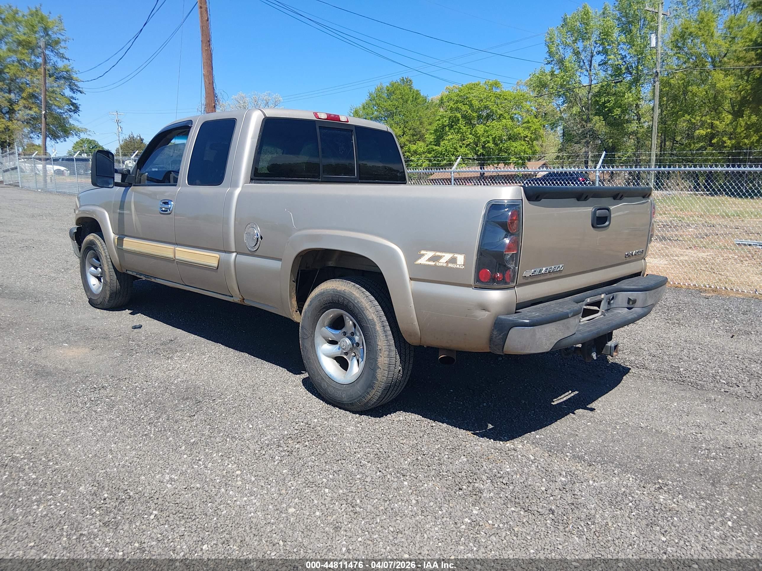 CHEVROLET SILVERADO image 3