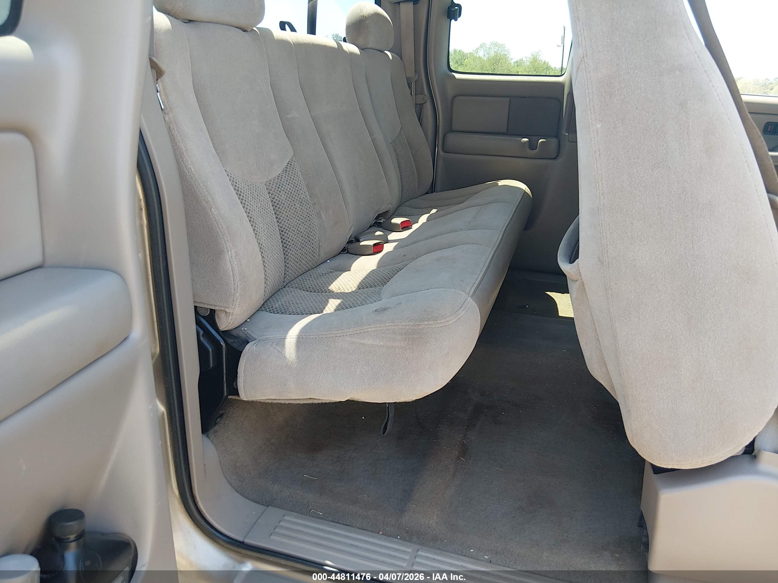 CHEVROLET SILVERADO image 8